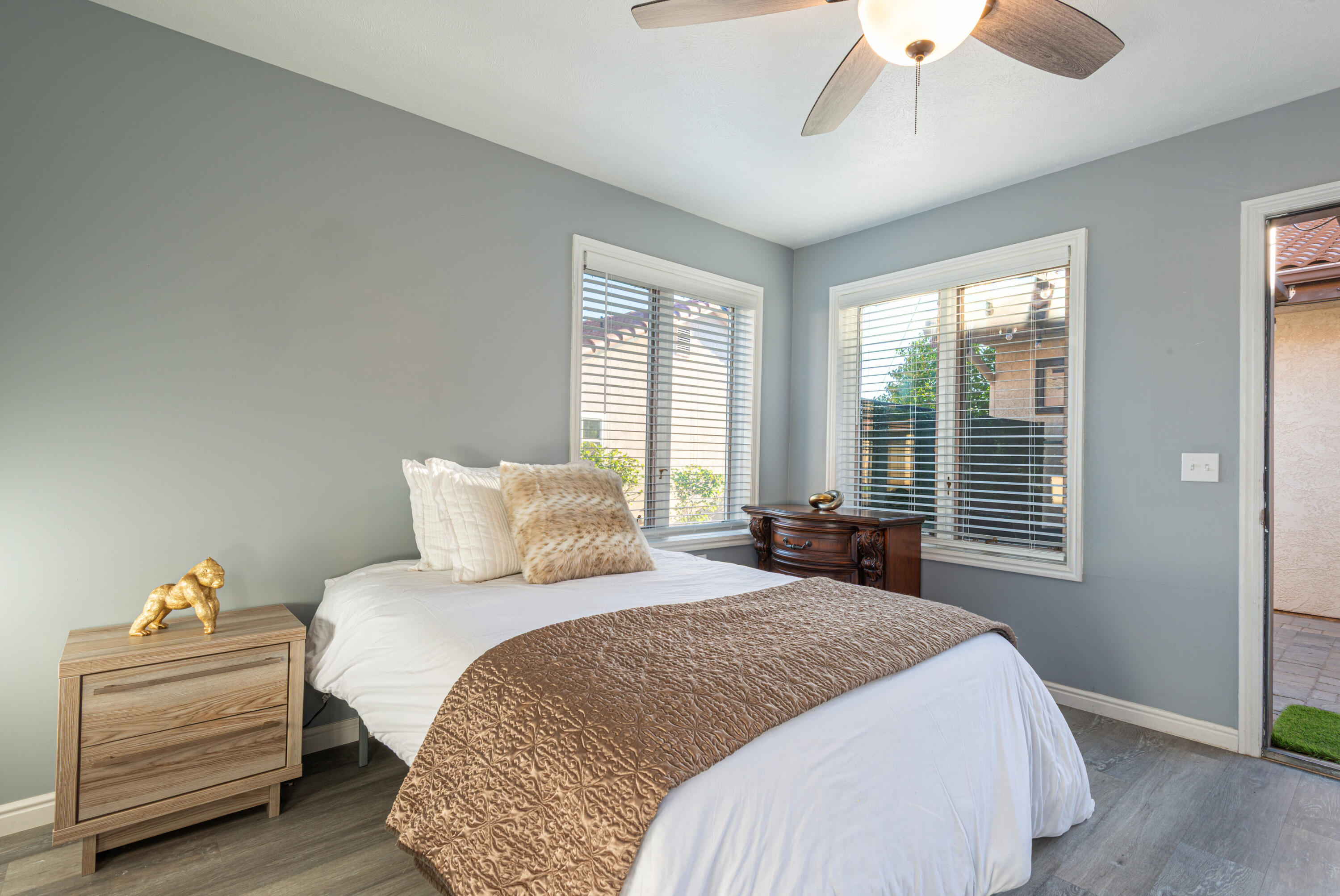 LAURELWOOD CONDOS - Residential