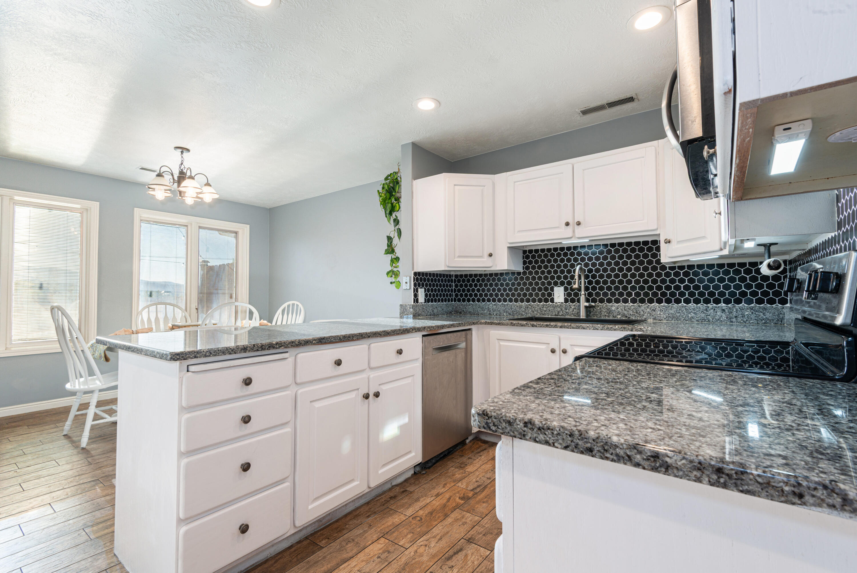 LAURELWOOD CONDOS - Residential