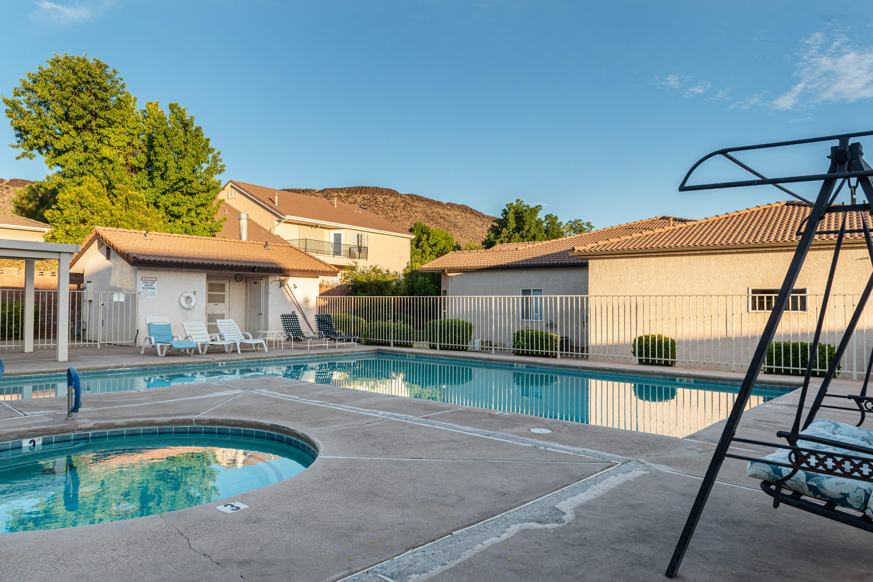 LAURELWOOD CONDOS - Residential