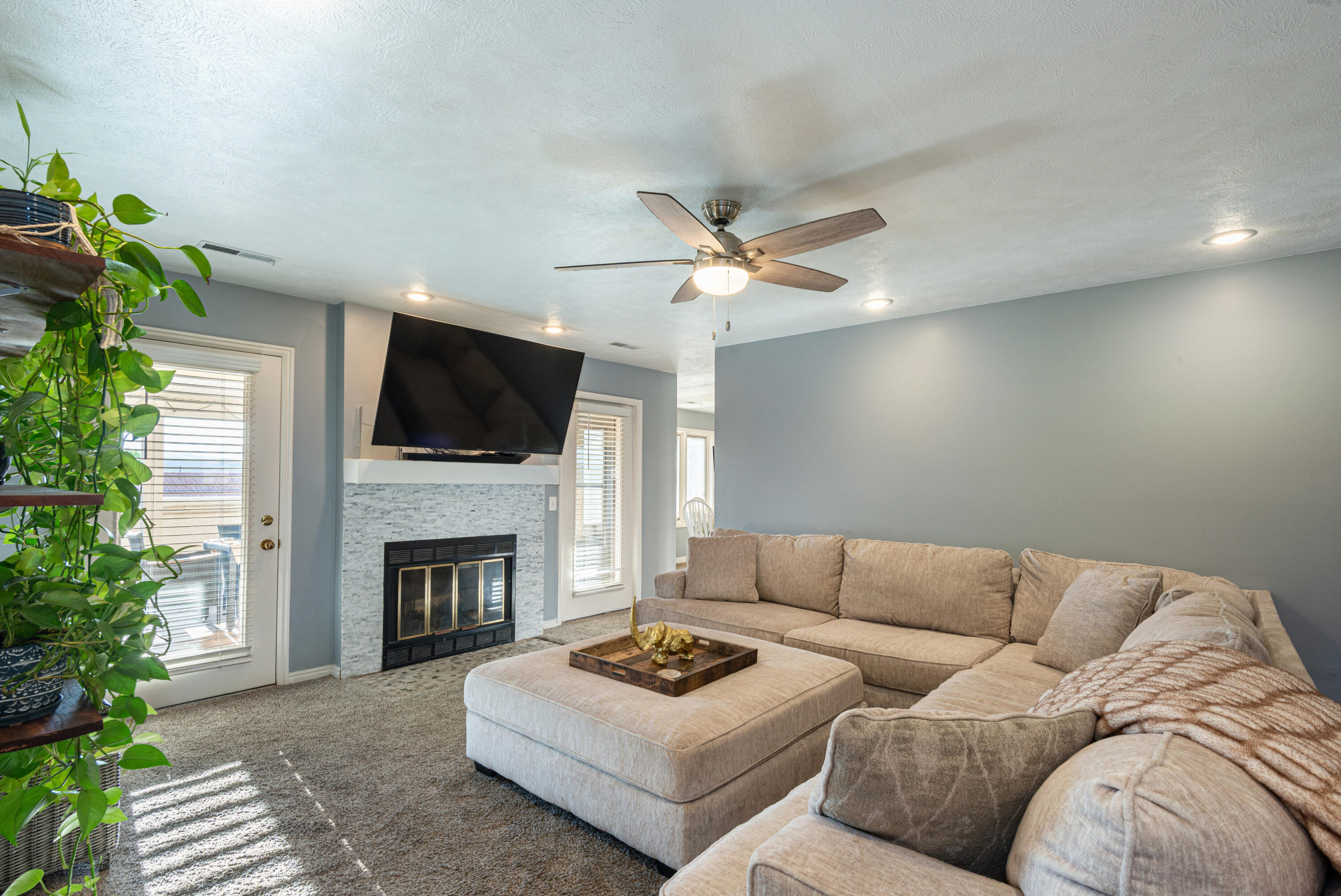 LAURELWOOD CONDOS - Residential