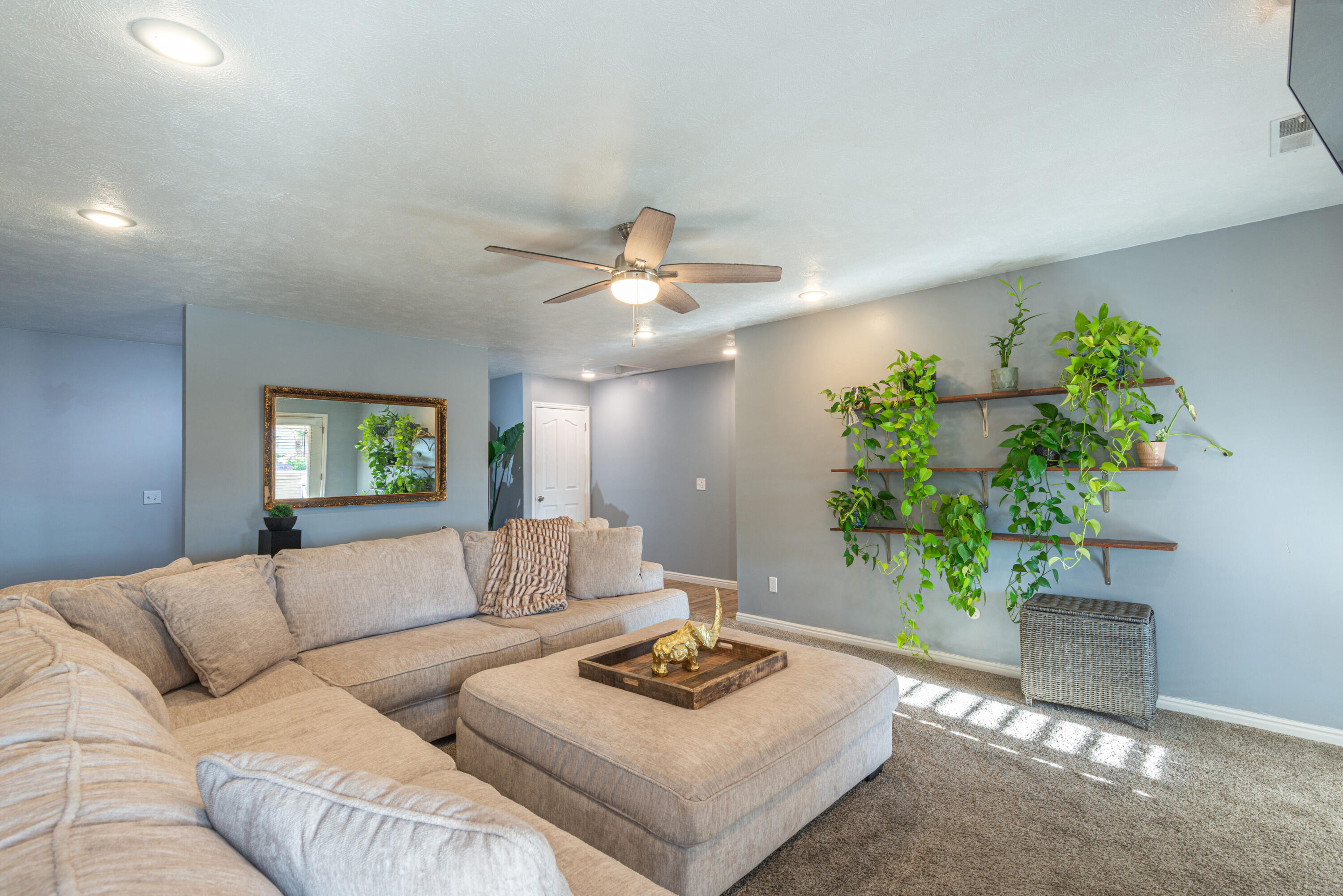 LAURELWOOD CONDOS - Residential