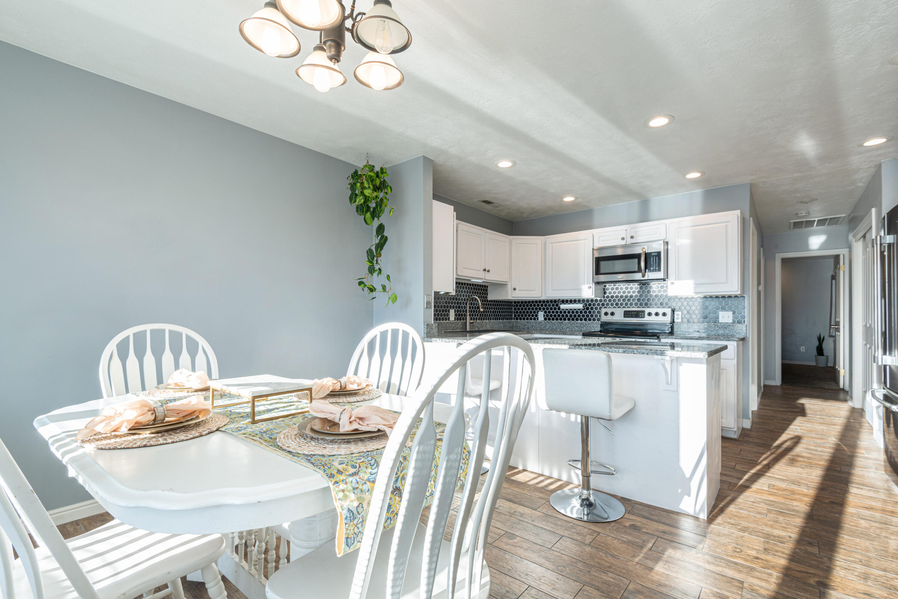 LAURELWOOD CONDOS - Residential