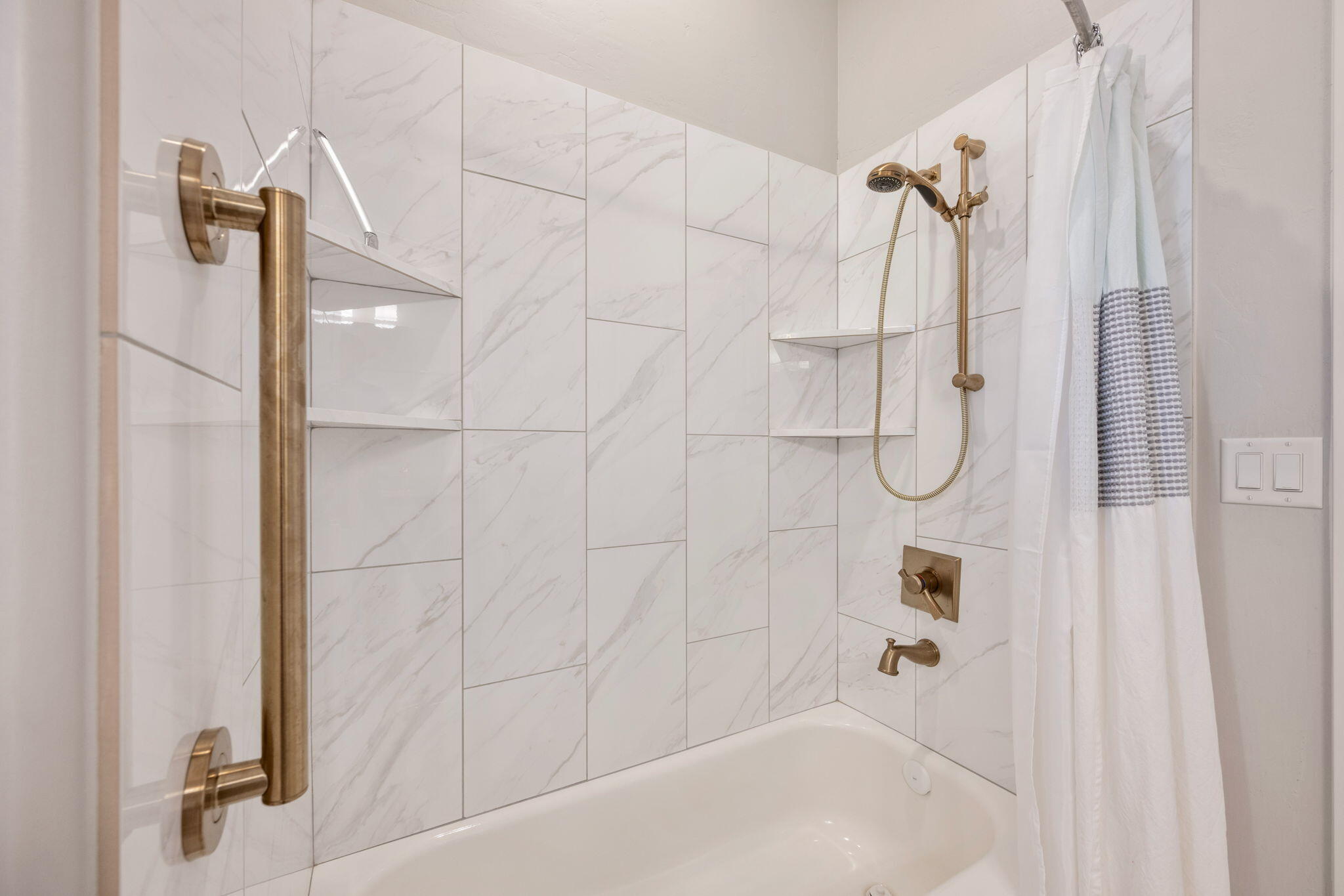 HEIGHTS AT WASHINGTON BENCH - Residential