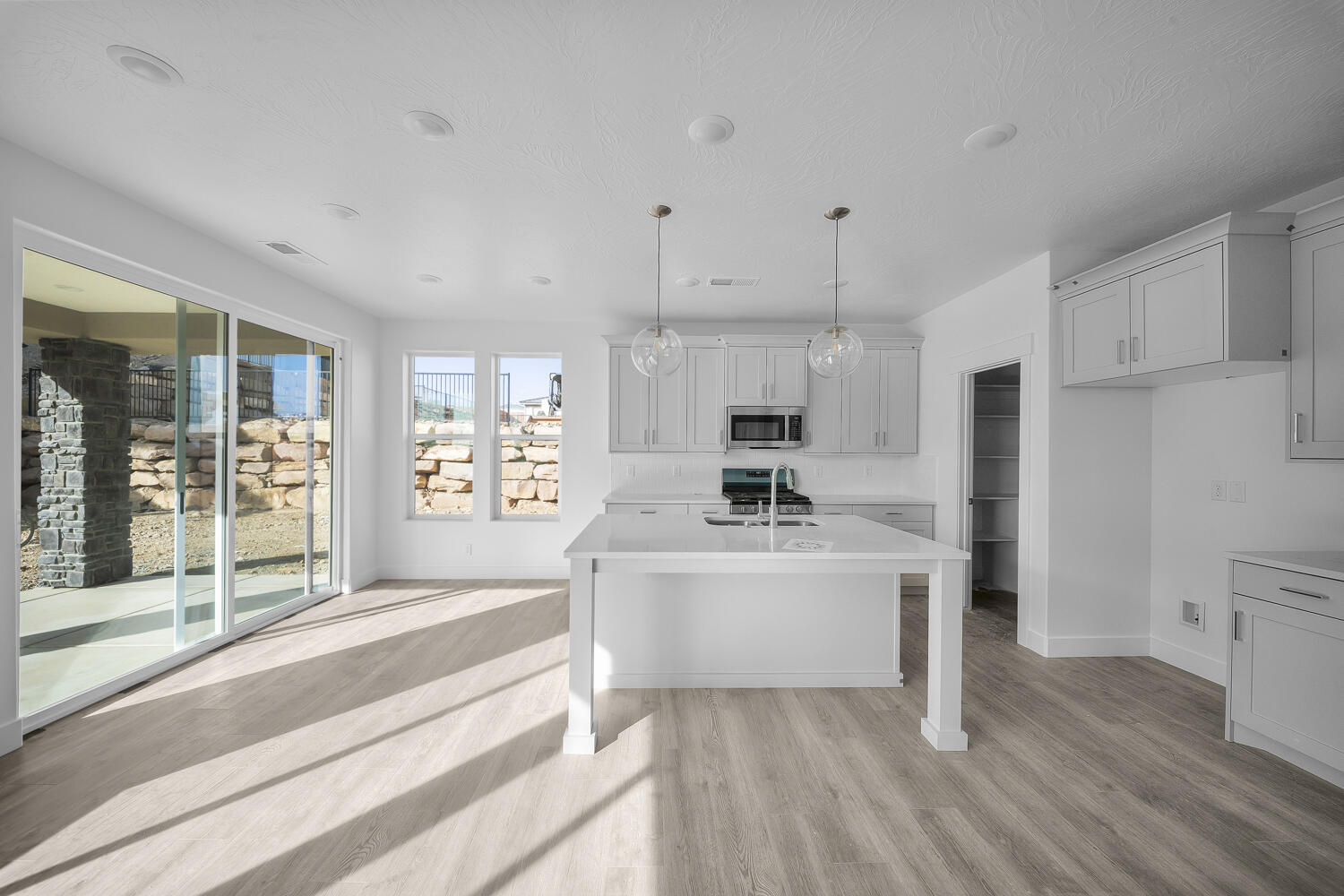 SALARNO HILLS AT DIVARIO - Residential