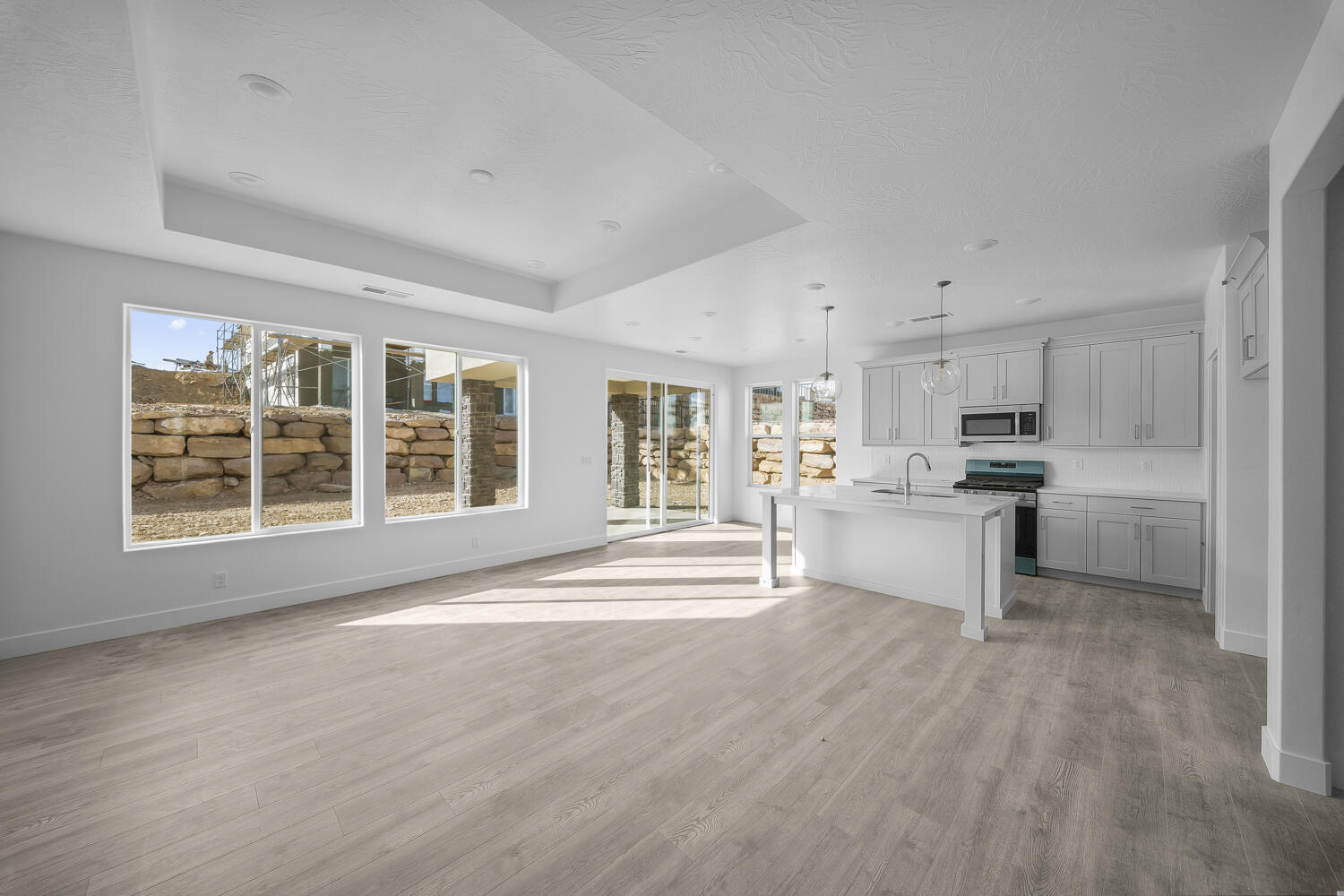 SALARNO HILLS AT DIVARIO - Residential