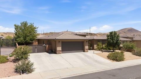 Photo of 648 N 2875 W, Hurricane, UT 84737 (MLS # 26-274056)