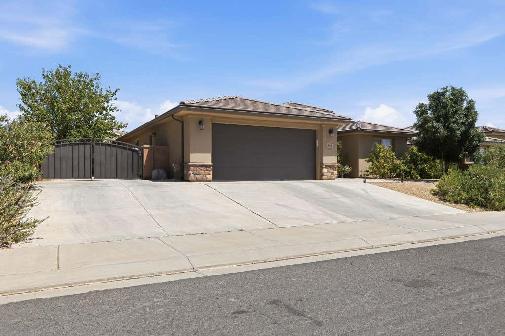 Photo of 648 N 2875 W, Hurricane, UT 84737 (MLS # 26-274056)