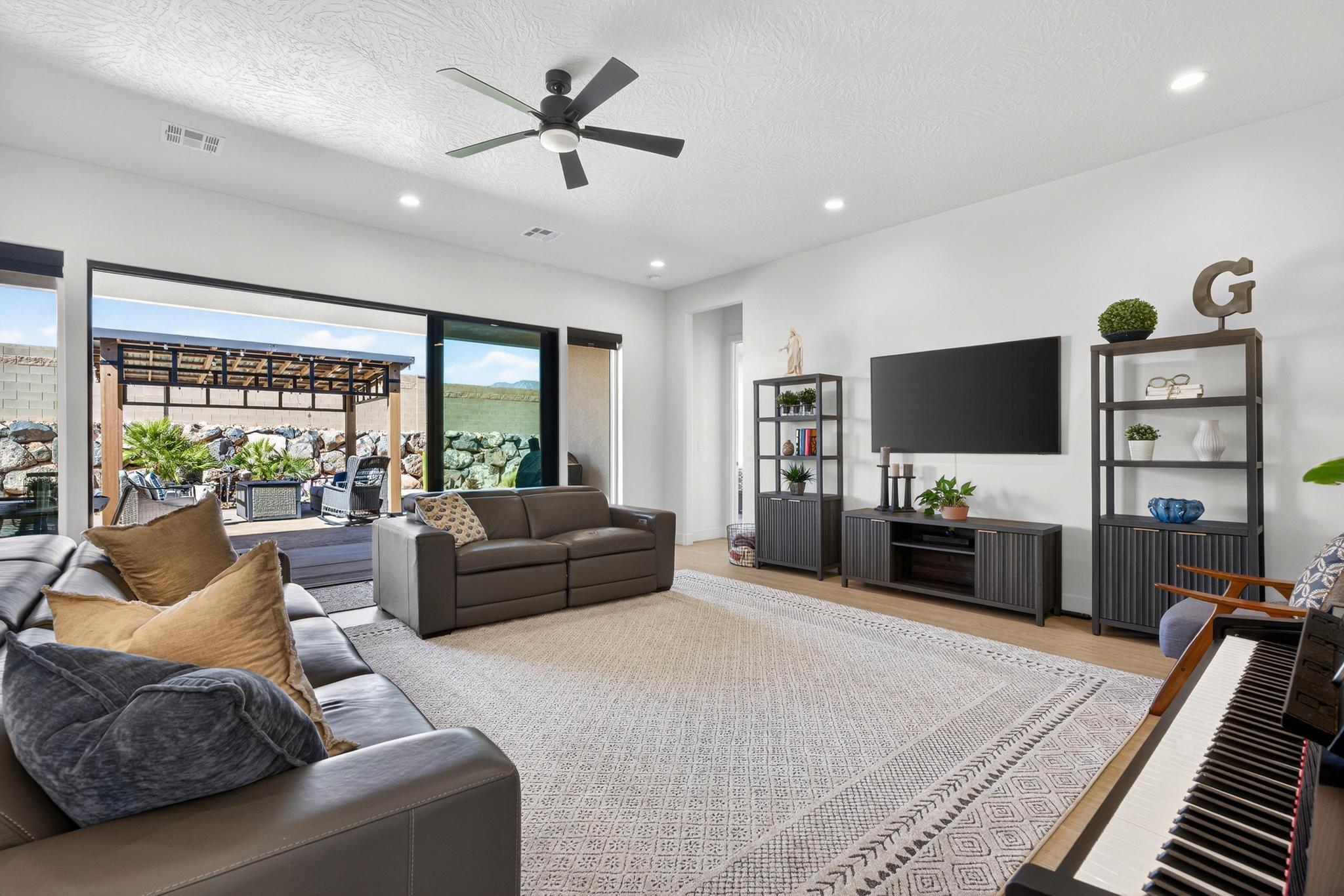 VIEWS AT CORAL CANYON - Residential