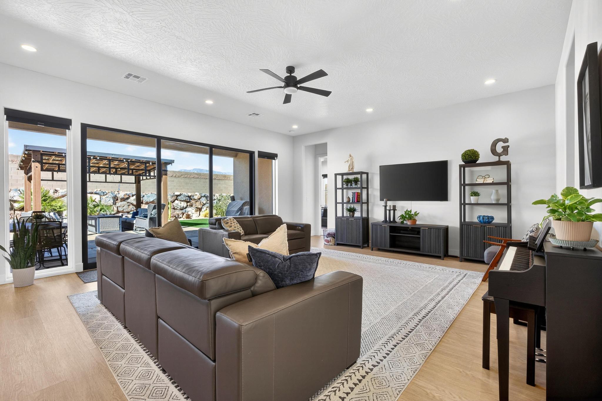 VIEWS AT CORAL CANYON - Residential