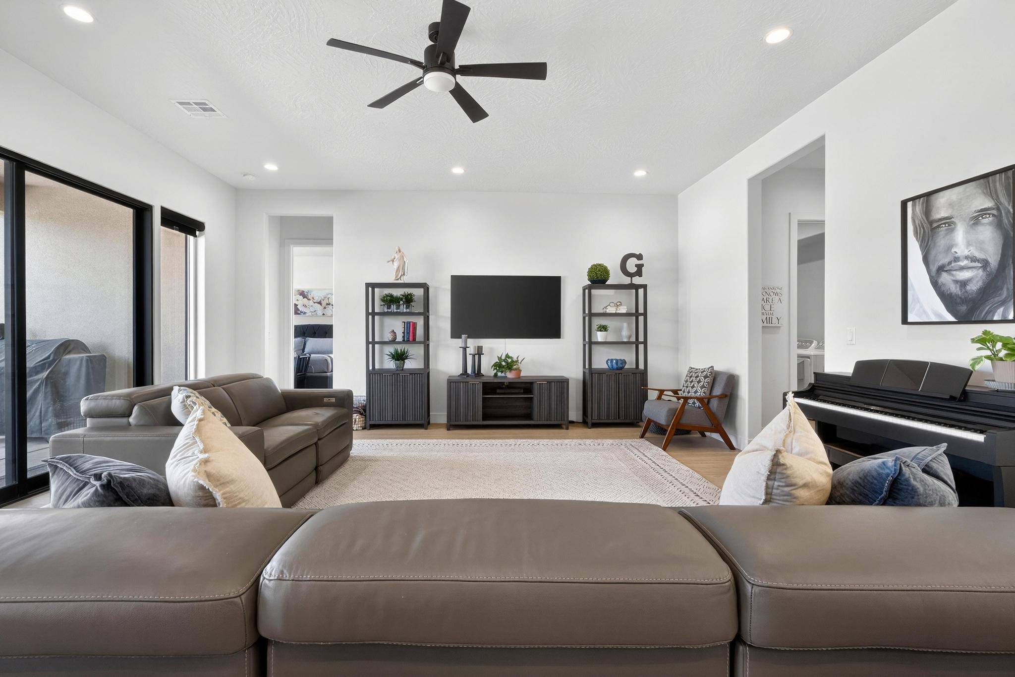 VIEWS AT CORAL CANYON - Residential