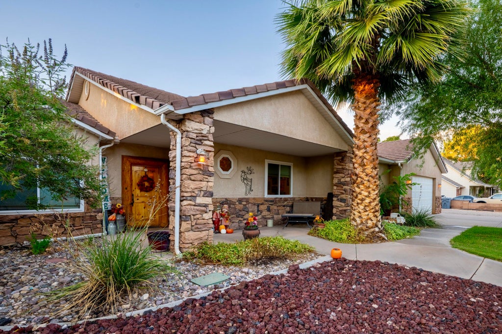 Photo of 742 Caserio CIR, Washington, UT 84780 (MLS # 26-277090)