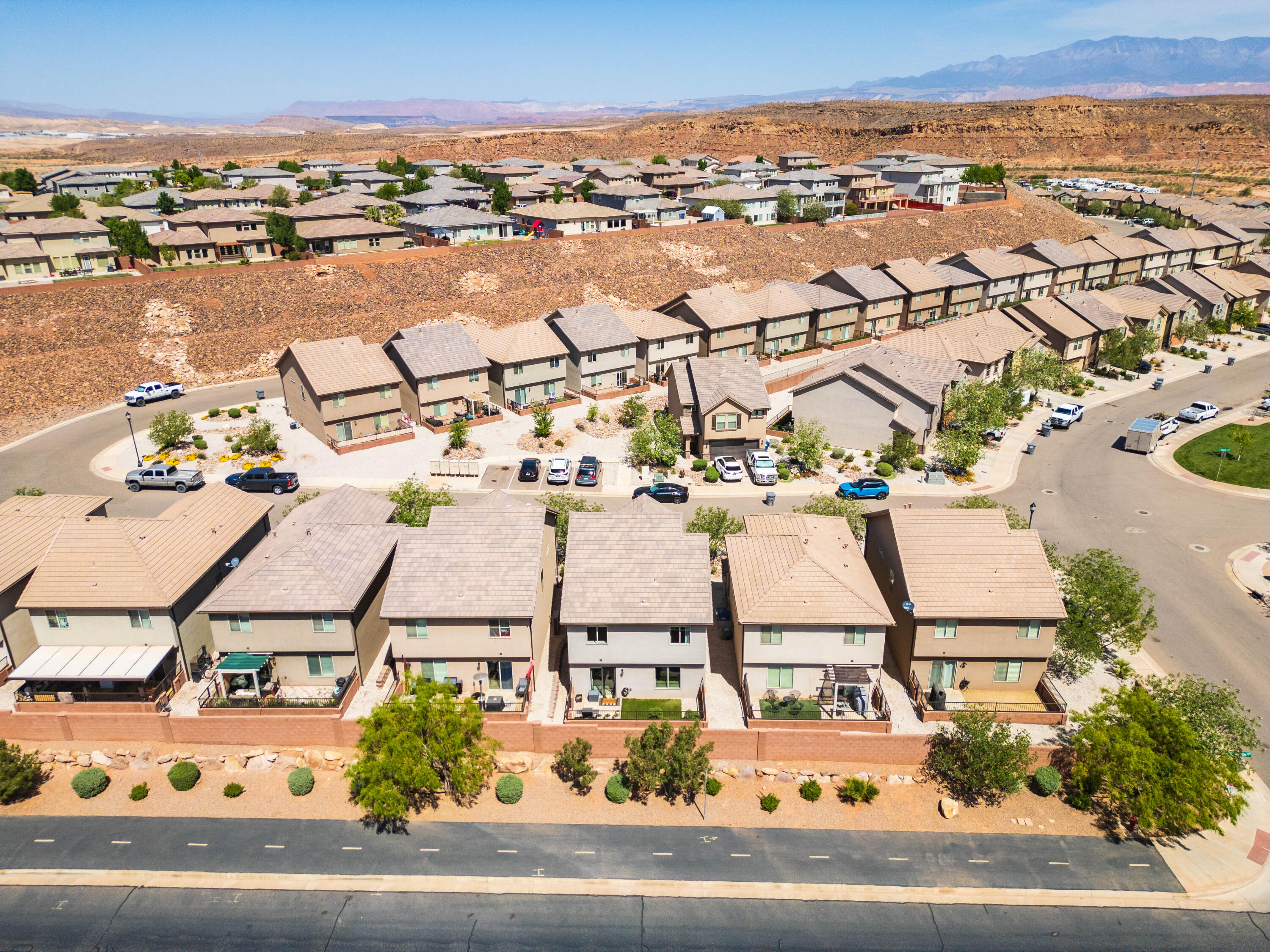 DESERT BLUFF AT DESERT CANYONS TOWNHOMES - Residential