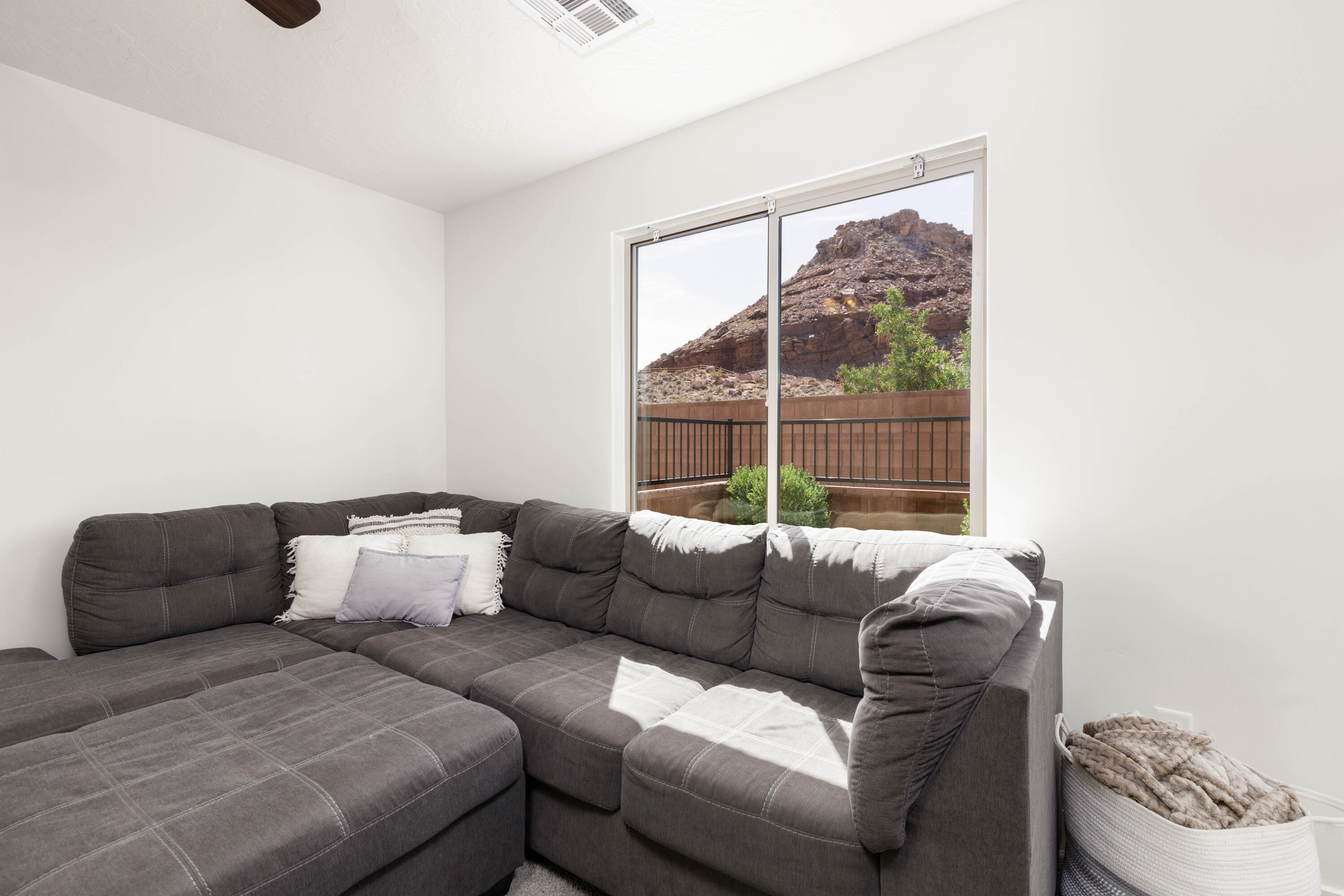DESERT BLUFF AT DESERT CANYONS TOWNHOMES - Residential