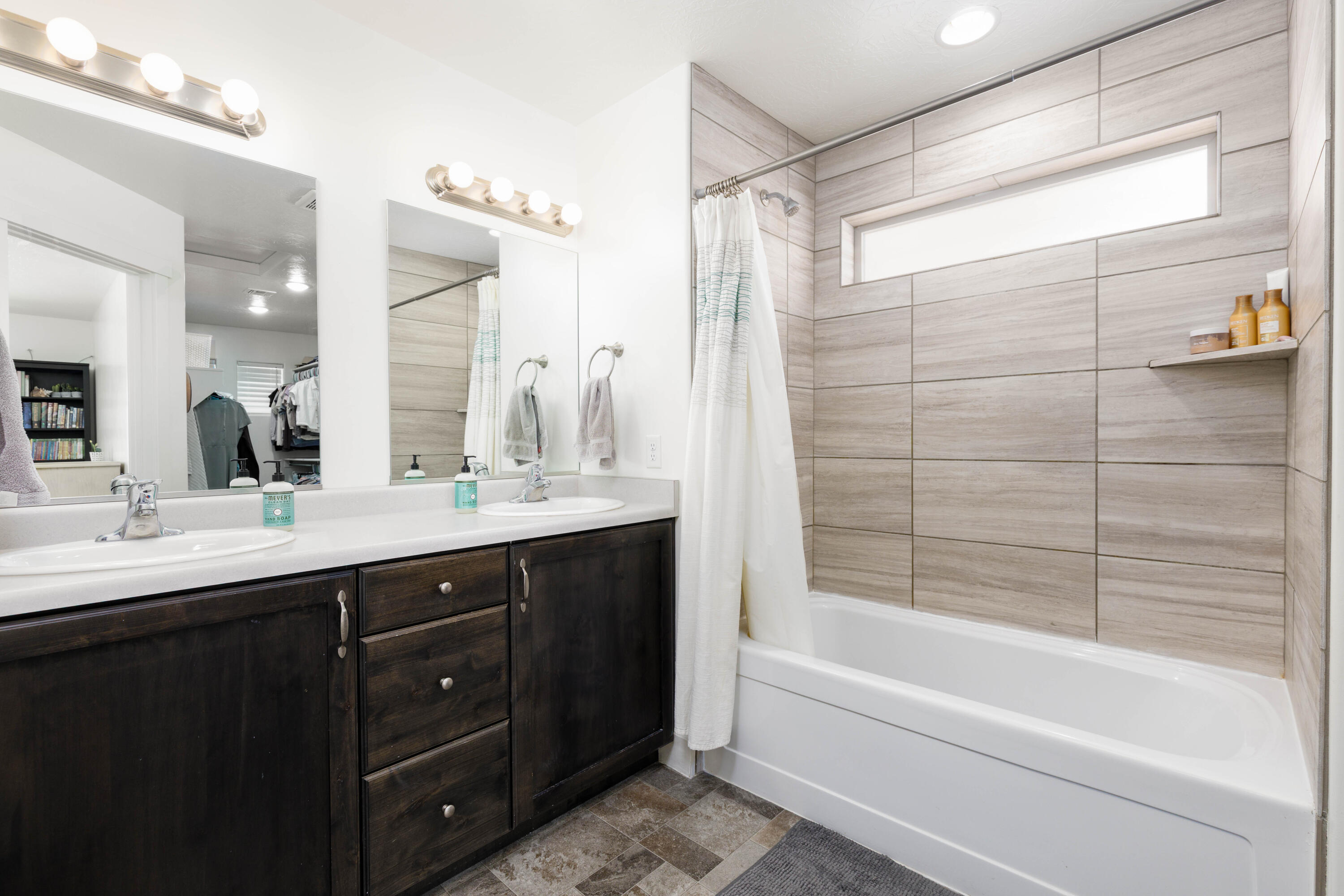 DESERT BLUFF AT DESERT CANYONS TOWNHOMES - Residential