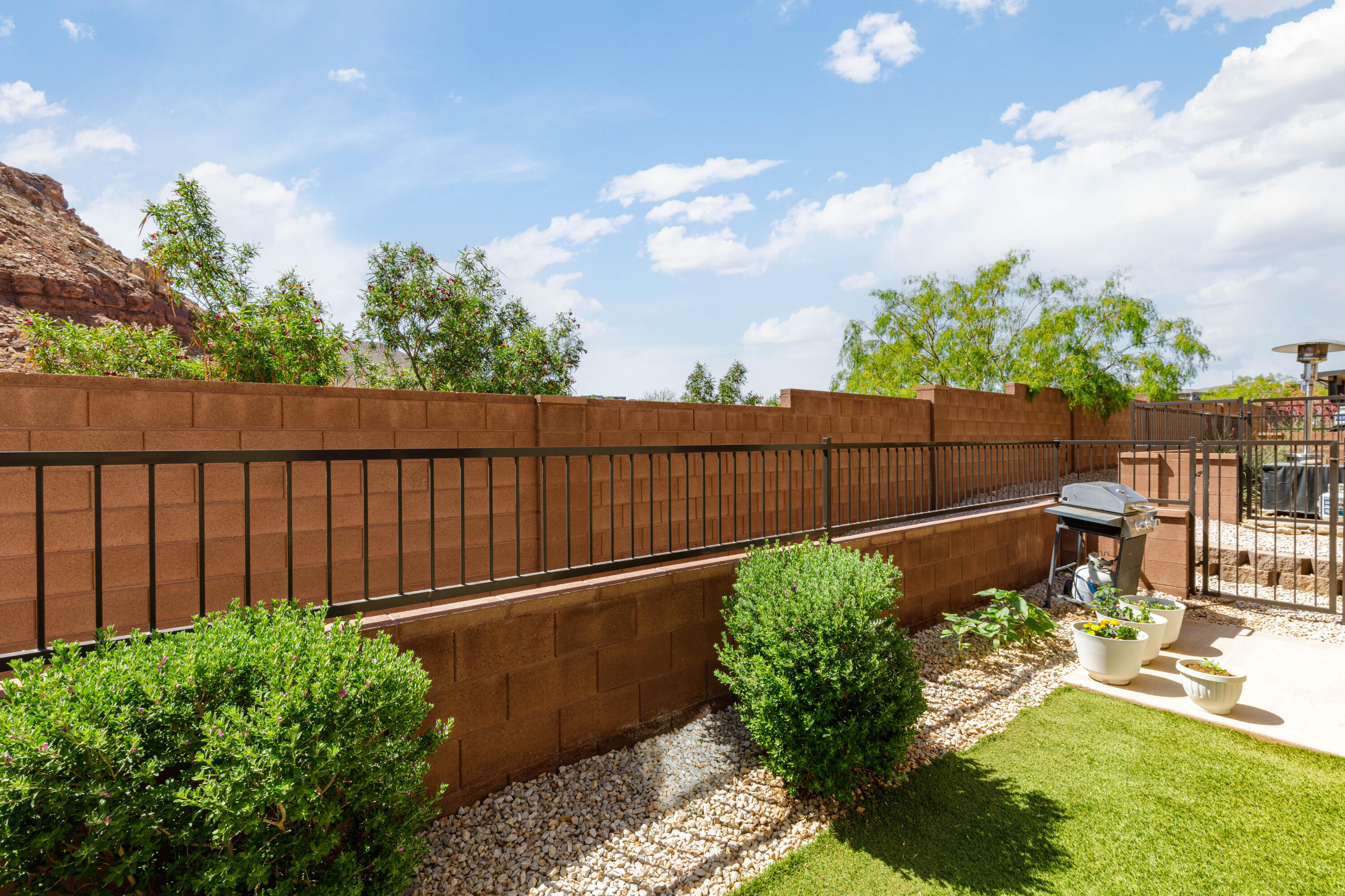 DESERT BLUFF AT DESERT CANYONS TOWNHOMES - Residential