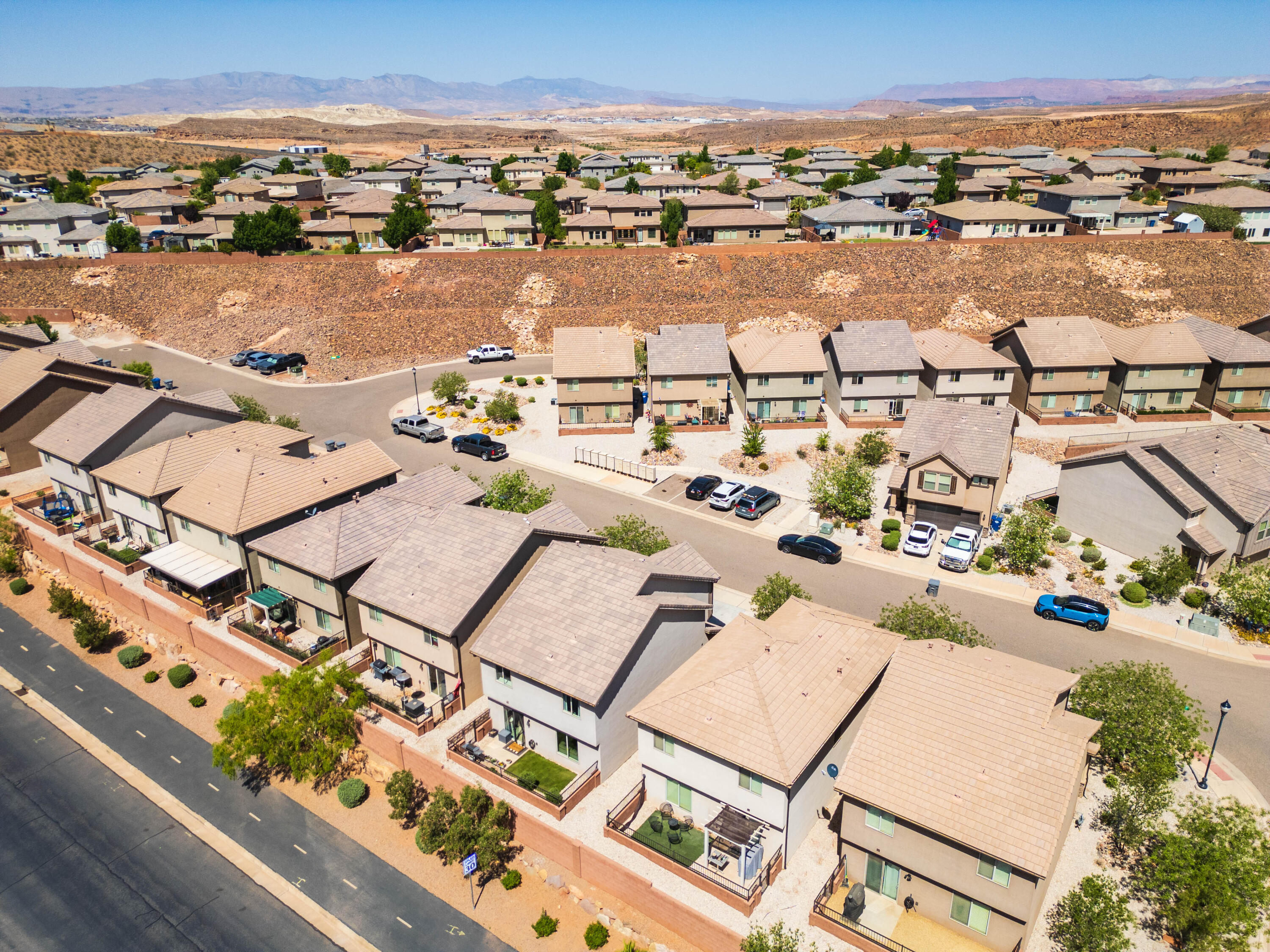 DESERT BLUFF AT DESERT CANYONS TOWNHOMES - Residential