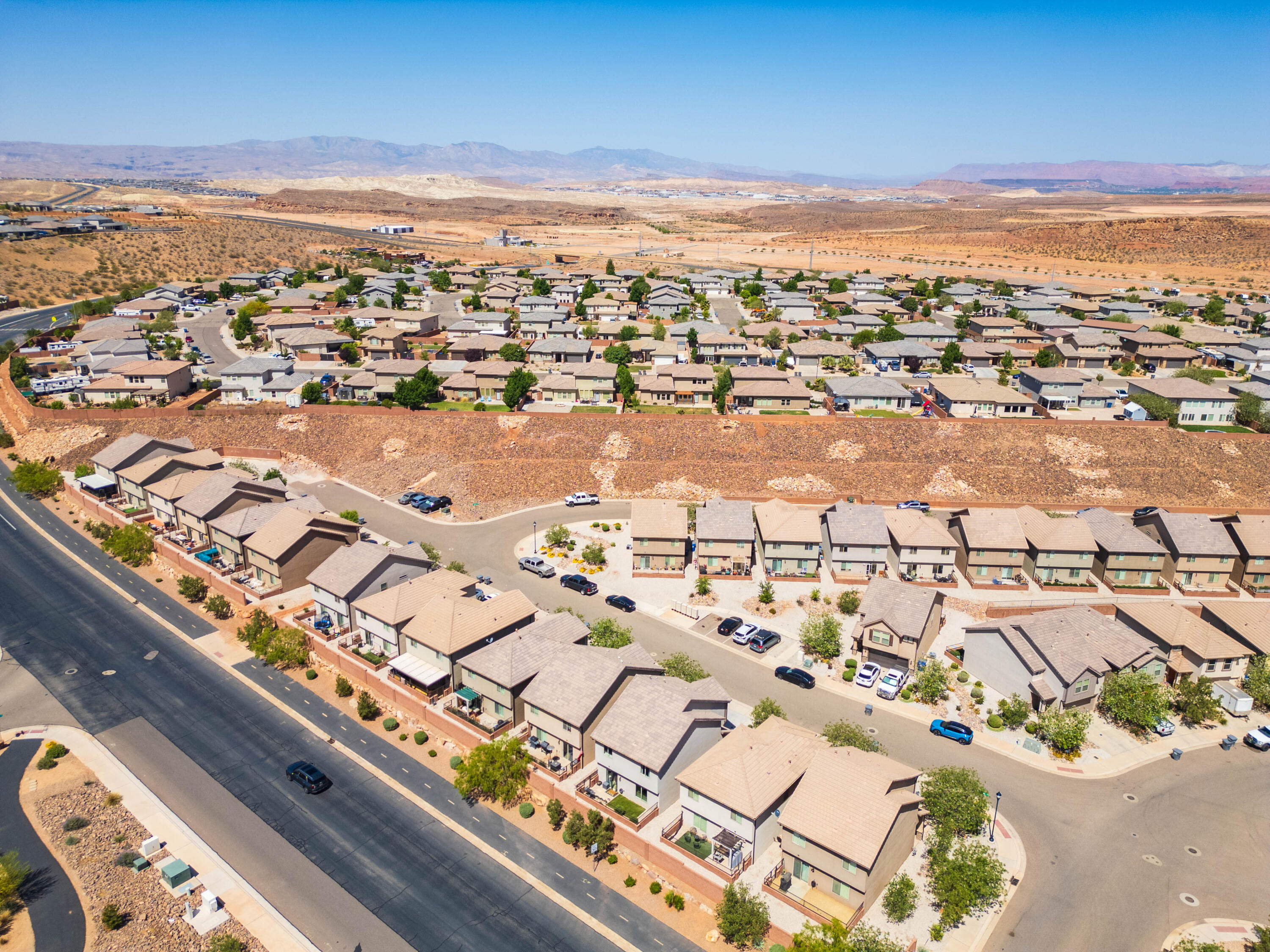 DESERT BLUFF AT DESERT CANYONS TOWNHOMES - Residential