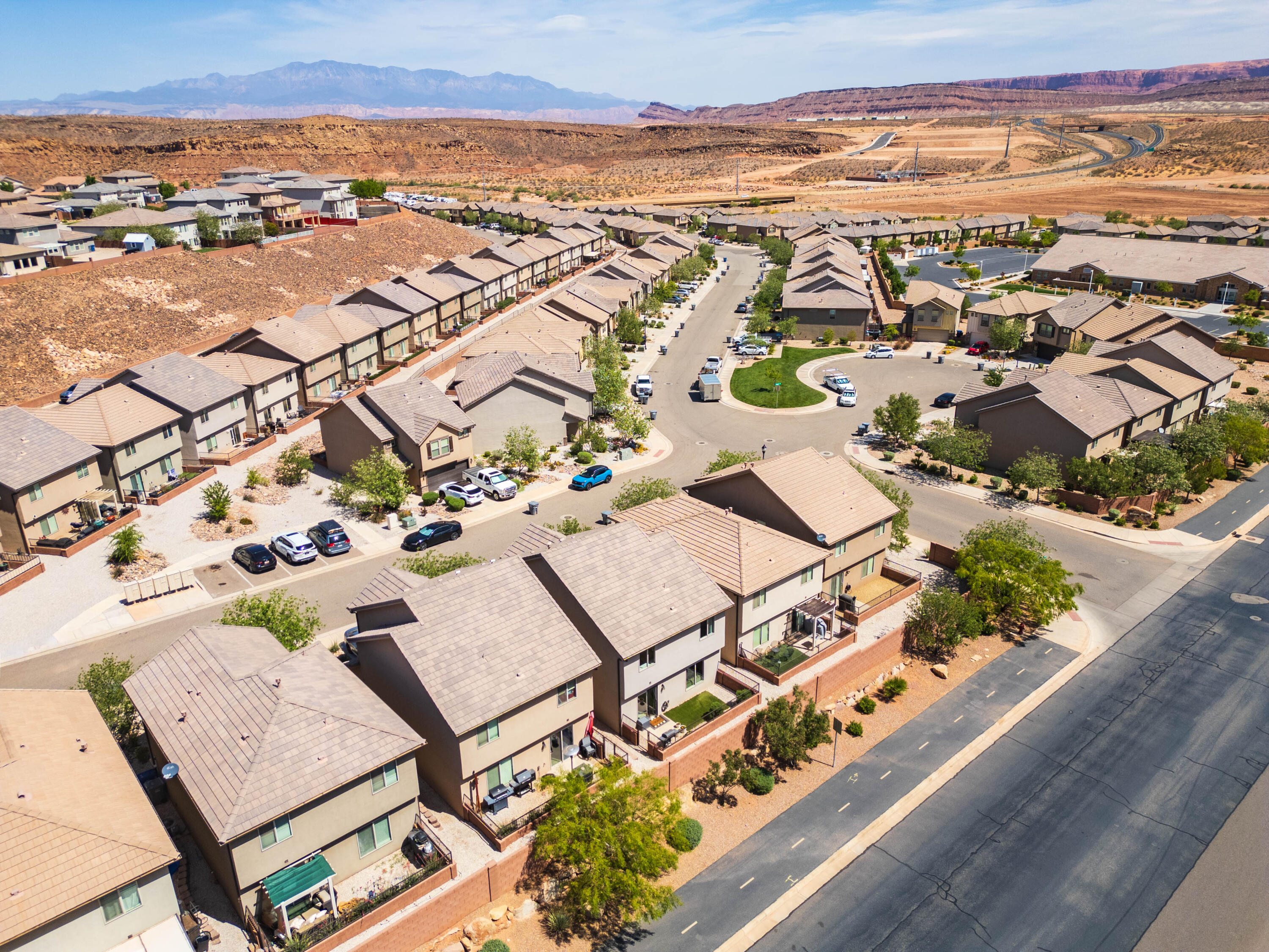 DESERT BLUFF AT DESERT CANYONS TOWNHOMES - Residential