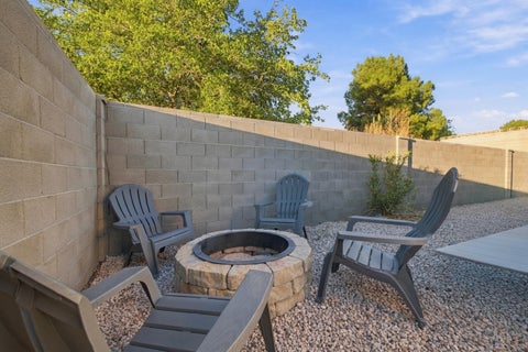 Tiny photo for 265 E 260 N, Washington, UT 84780 (MLS # 26-276985)