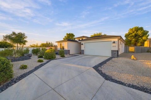 Tiny photo for 265 E 260 N, Washington, UT 84780 (MLS # 26-276985)