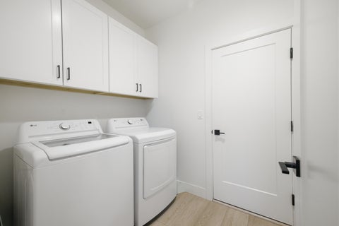 Tiny photo for 265 E 260 N, Washington, UT 84780 (MLS # 26-276985)