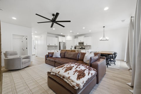 Tiny photo for 265 E 260 N, Washington, UT 84780 (MLS # 26-276985)