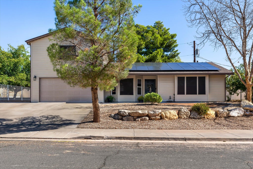 Photo of 266 Prickley Pear DR, Washington, UT 84780 (MLS # 26-277205)