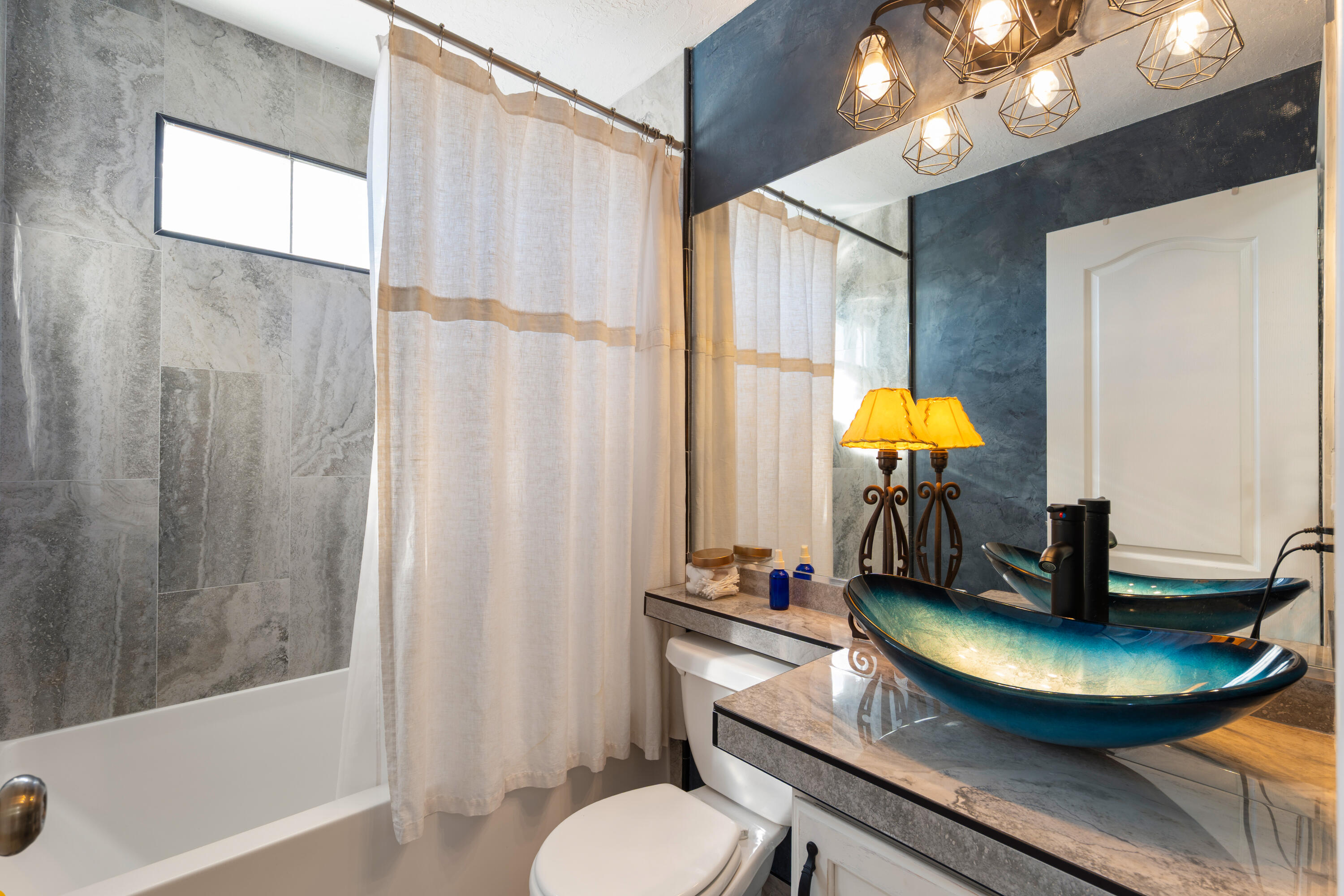 CANYON CLIFF - Residential