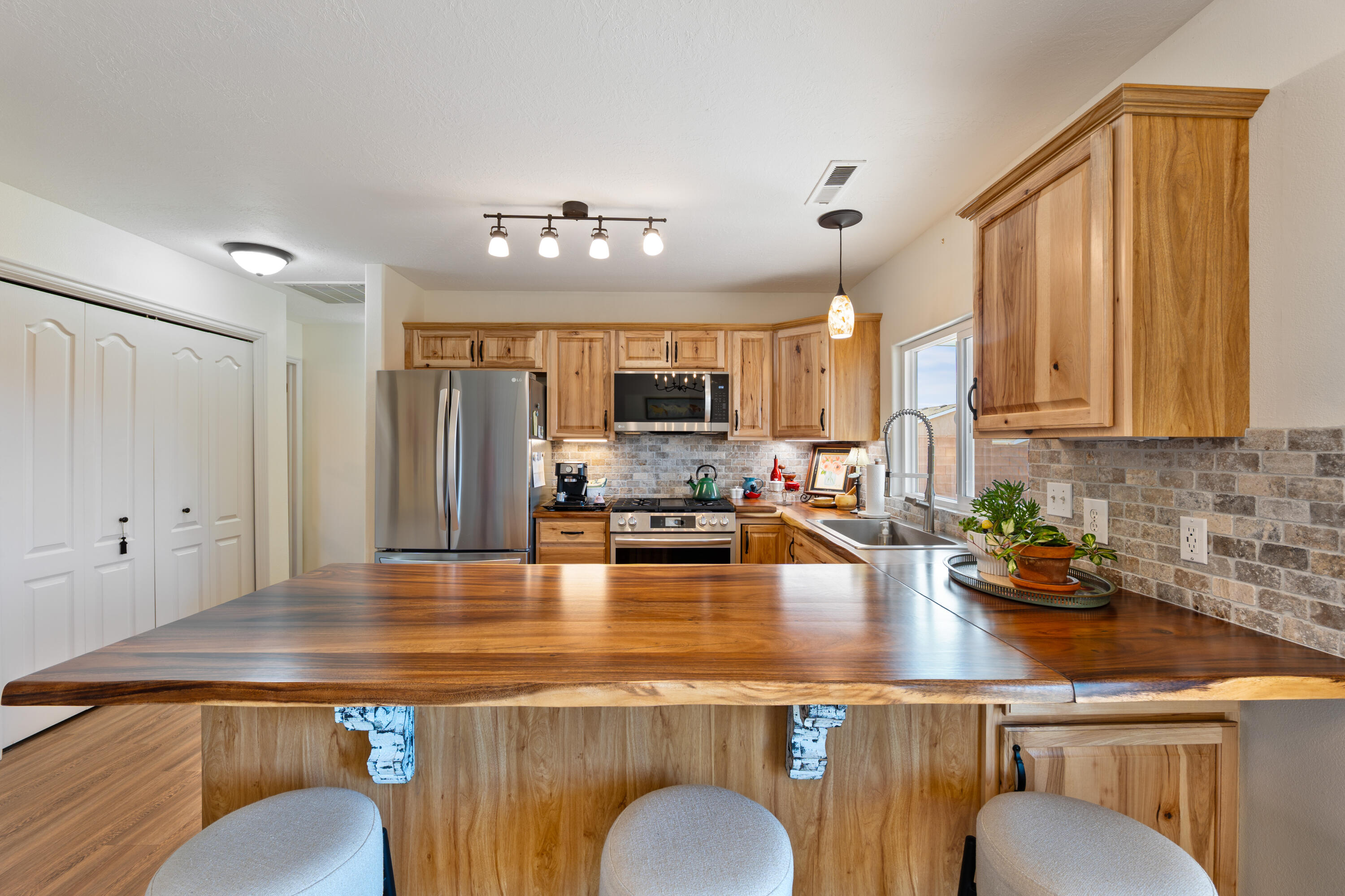 CANYON CLIFF - Residential