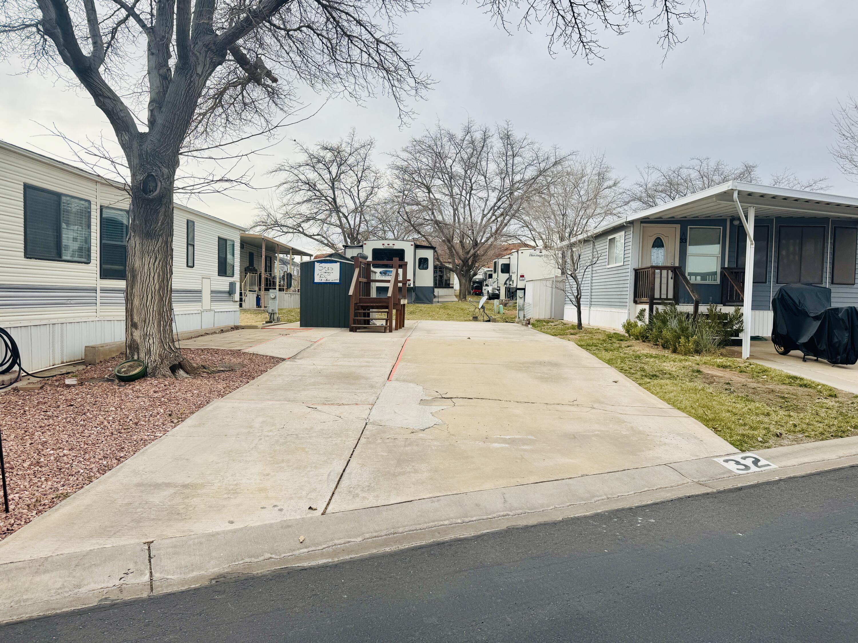 CANYON BREEZE RV RESORT - Land