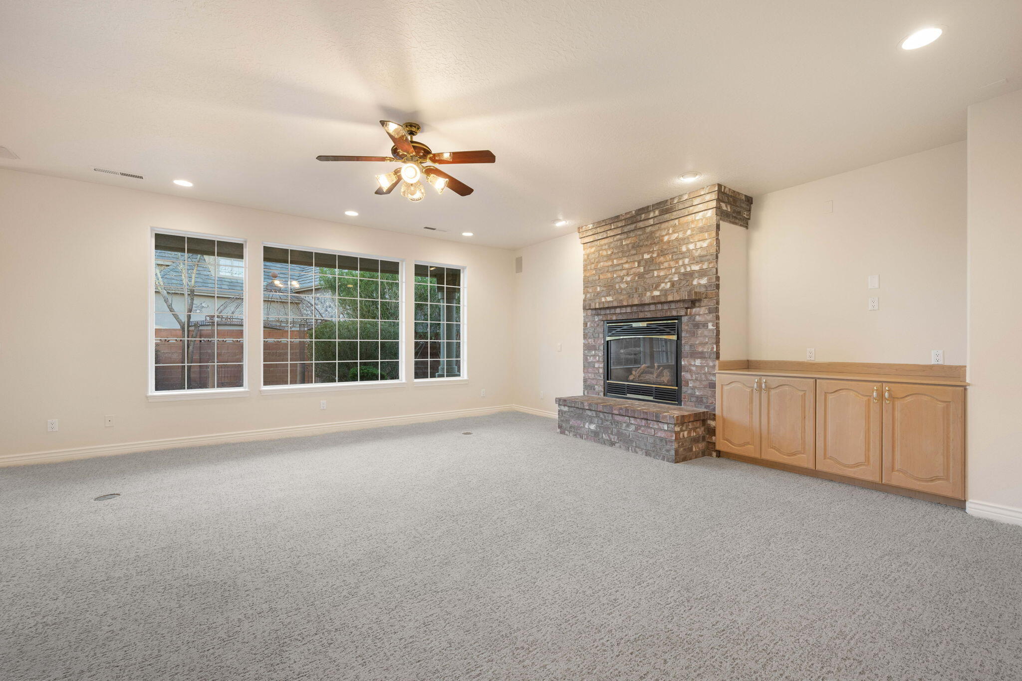 EAGLE RIDGE - Residential