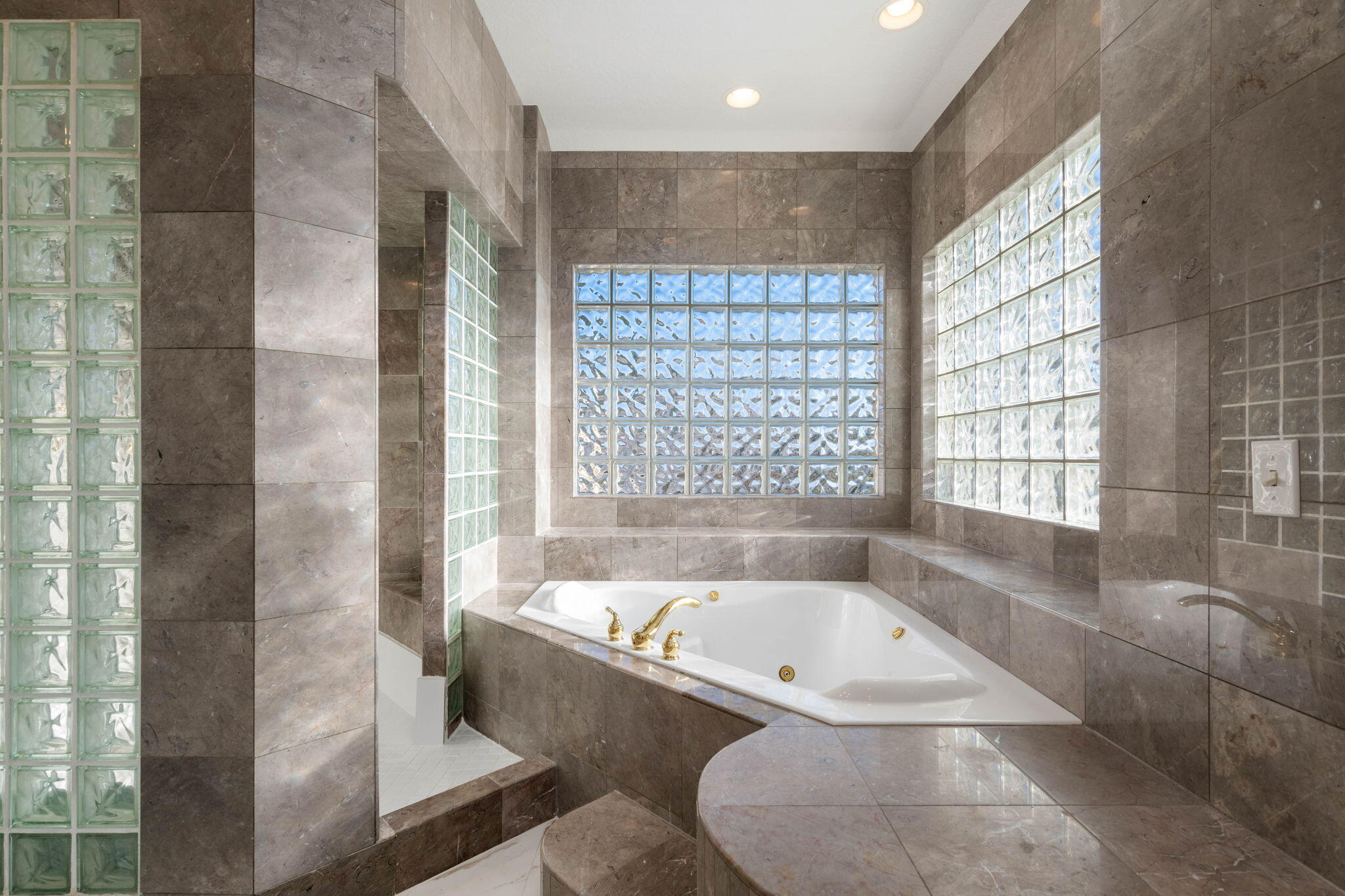 EAGLE RIDGE - Residential