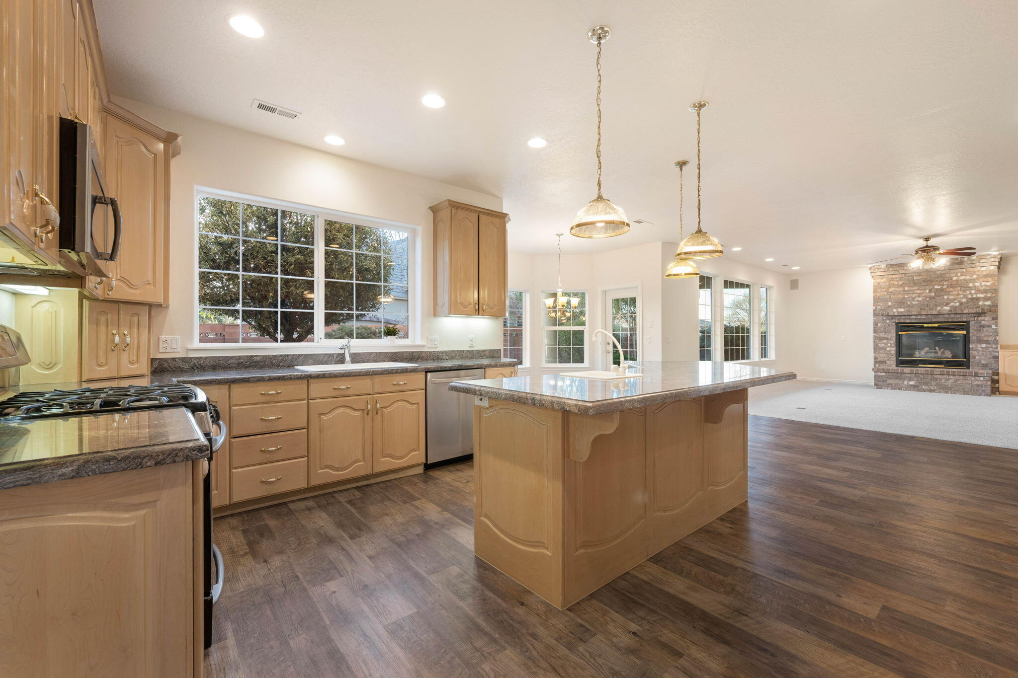 EAGLE RIDGE - Residential