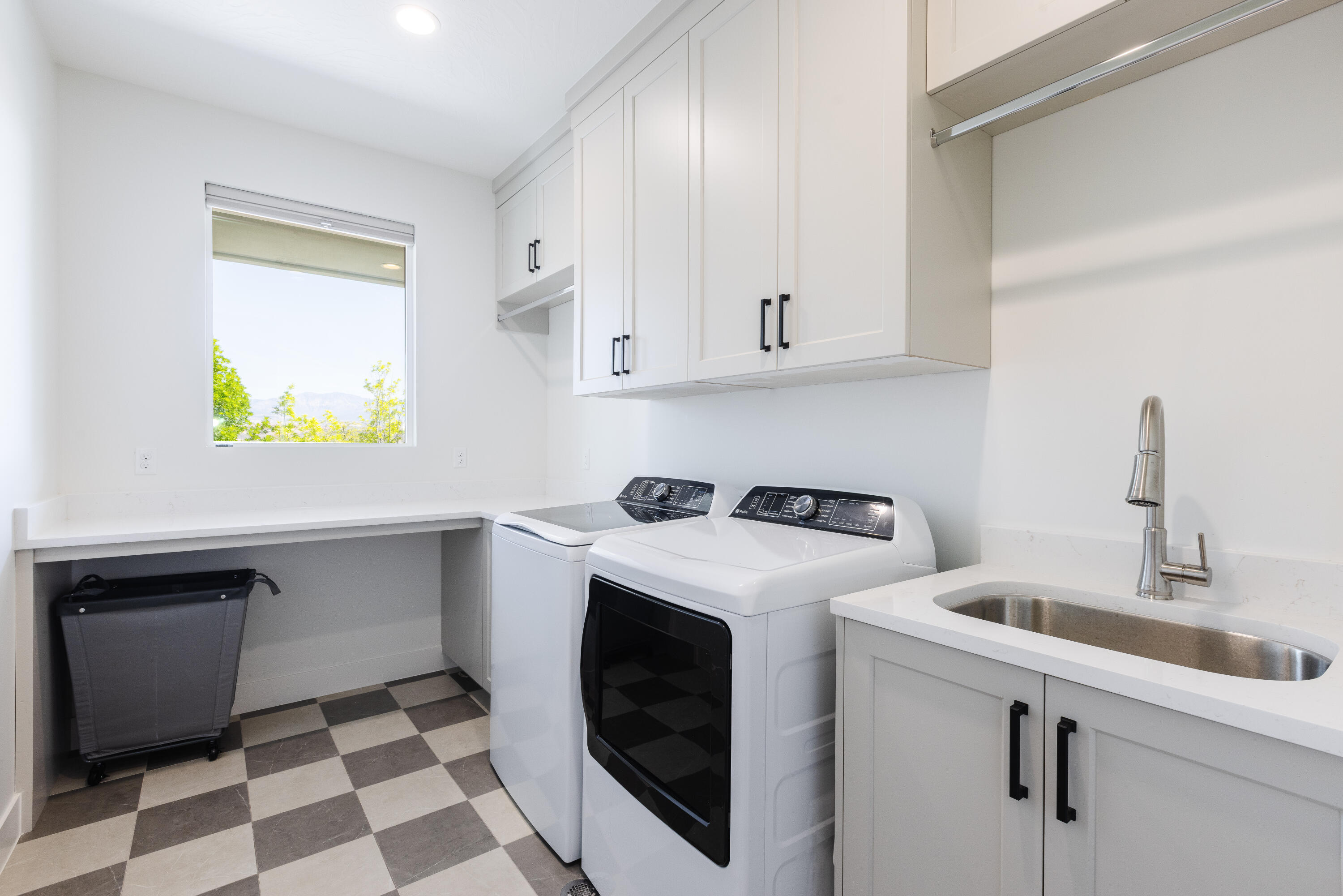 TONAQUINT TERRACE - Residential