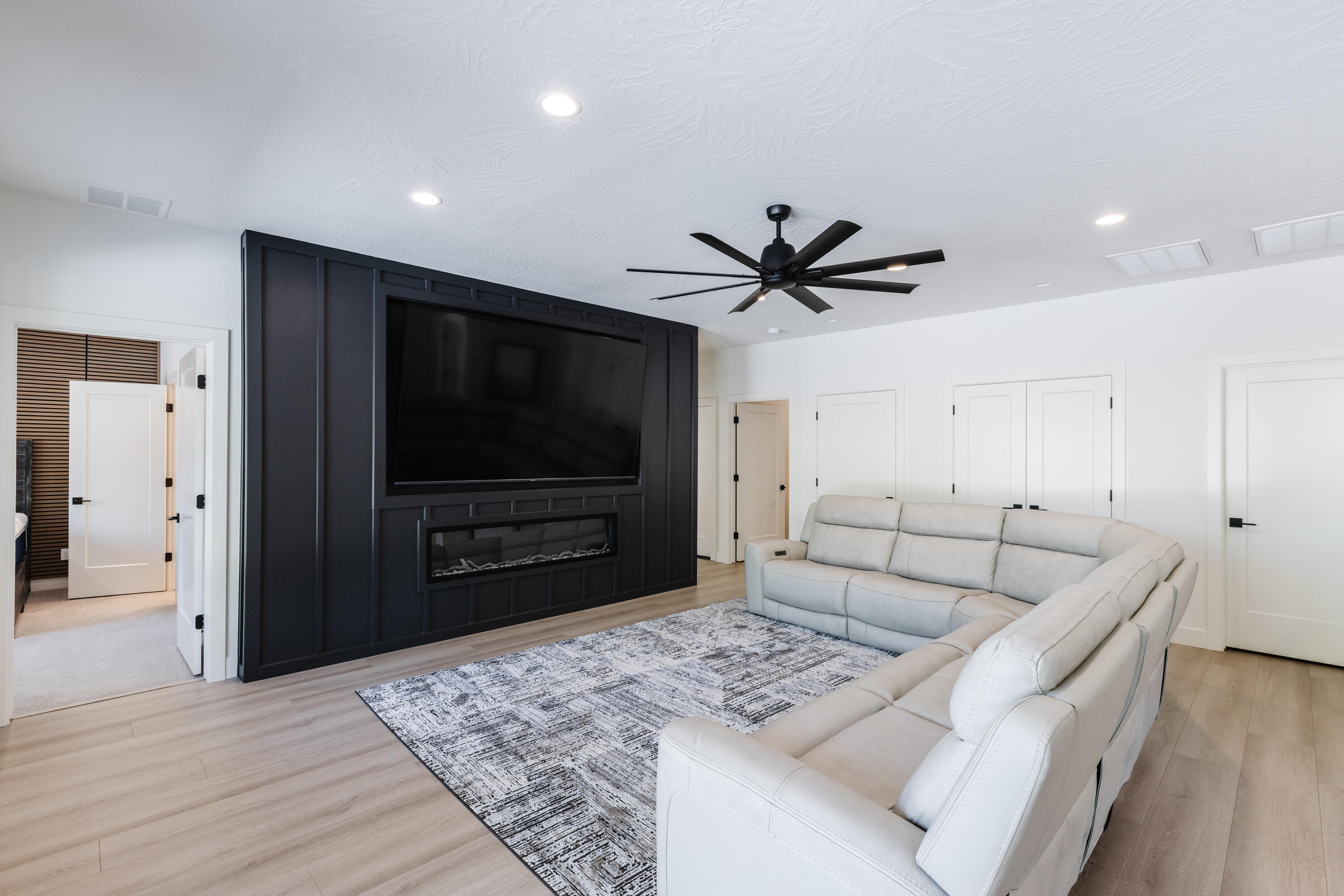 TONAQUINT TERRACE - Residential