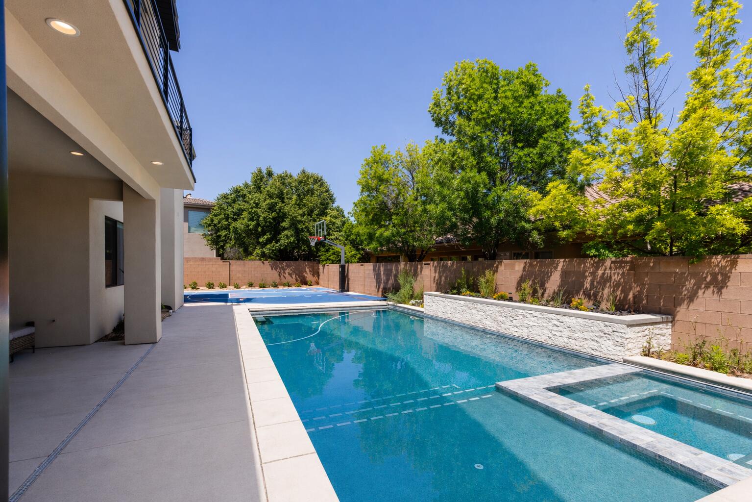 TONAQUINT TERRACE - Residential