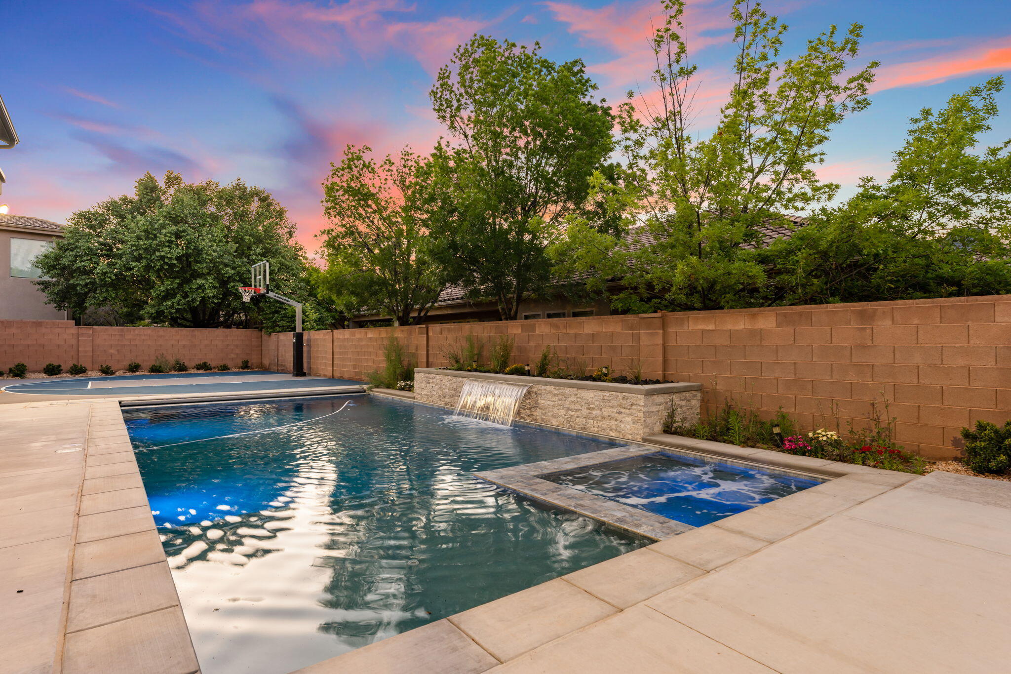 TONAQUINT TERRACE - Residential