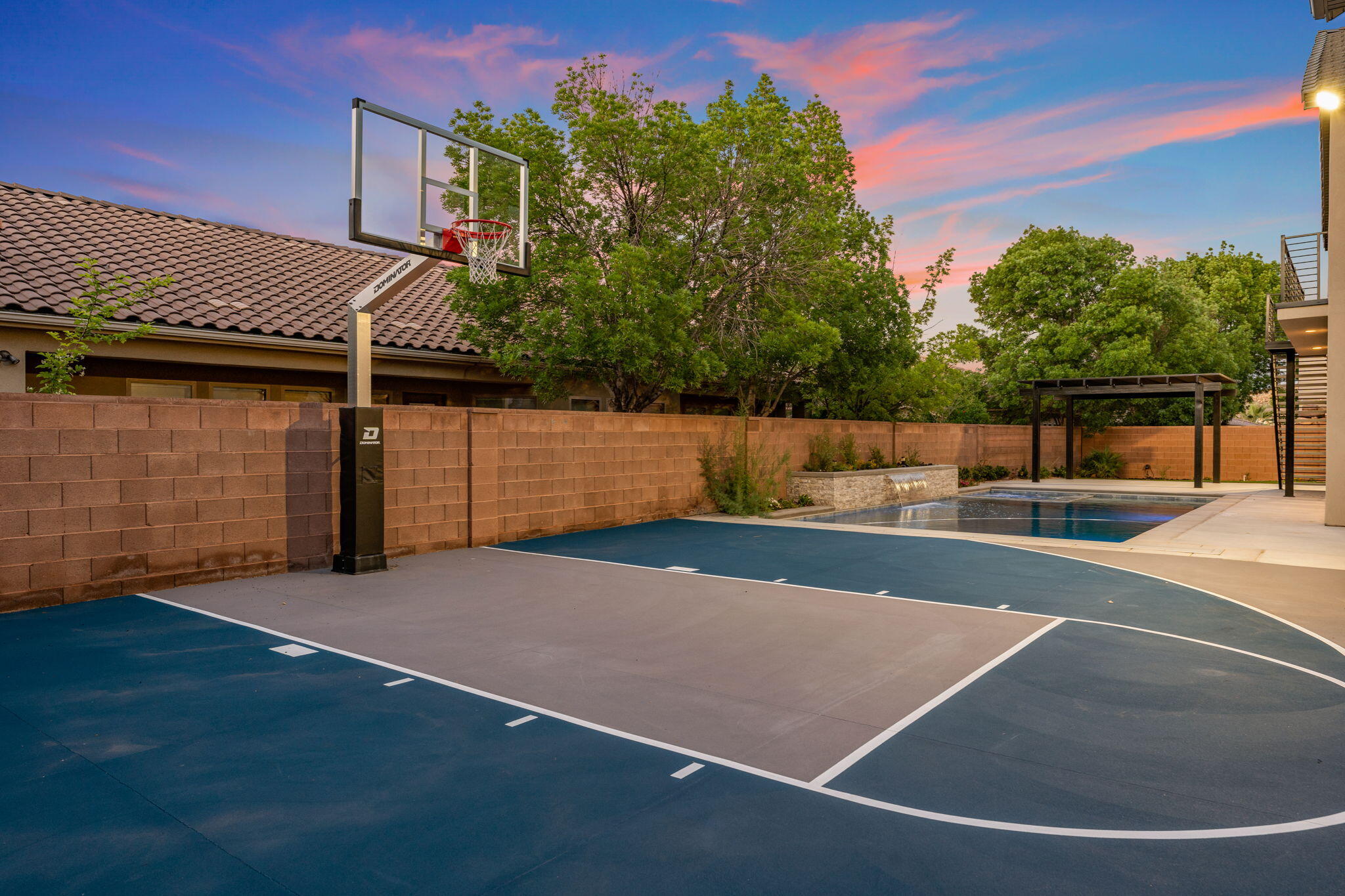 TONAQUINT TERRACE - Residential