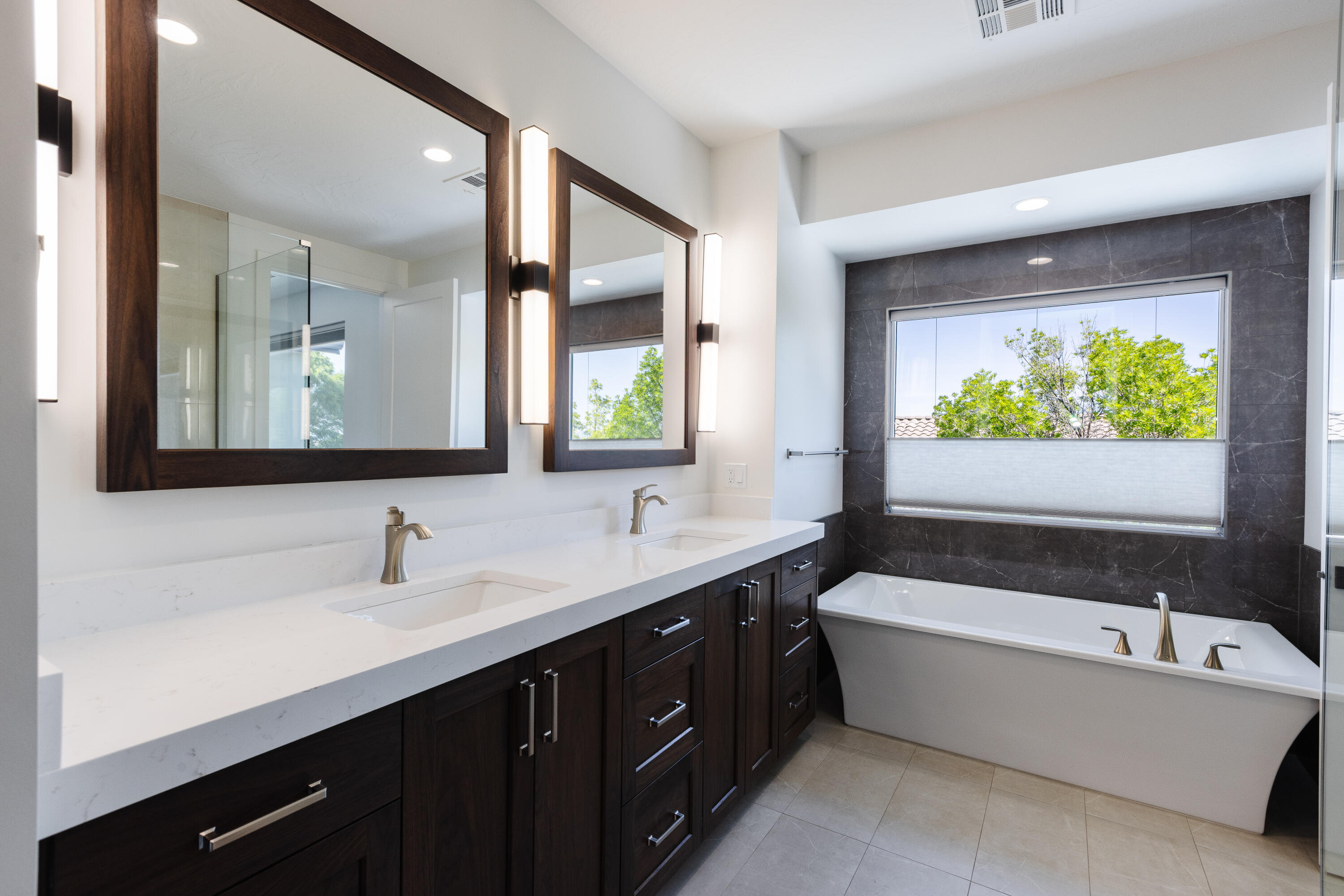 TONAQUINT TERRACE - Residential