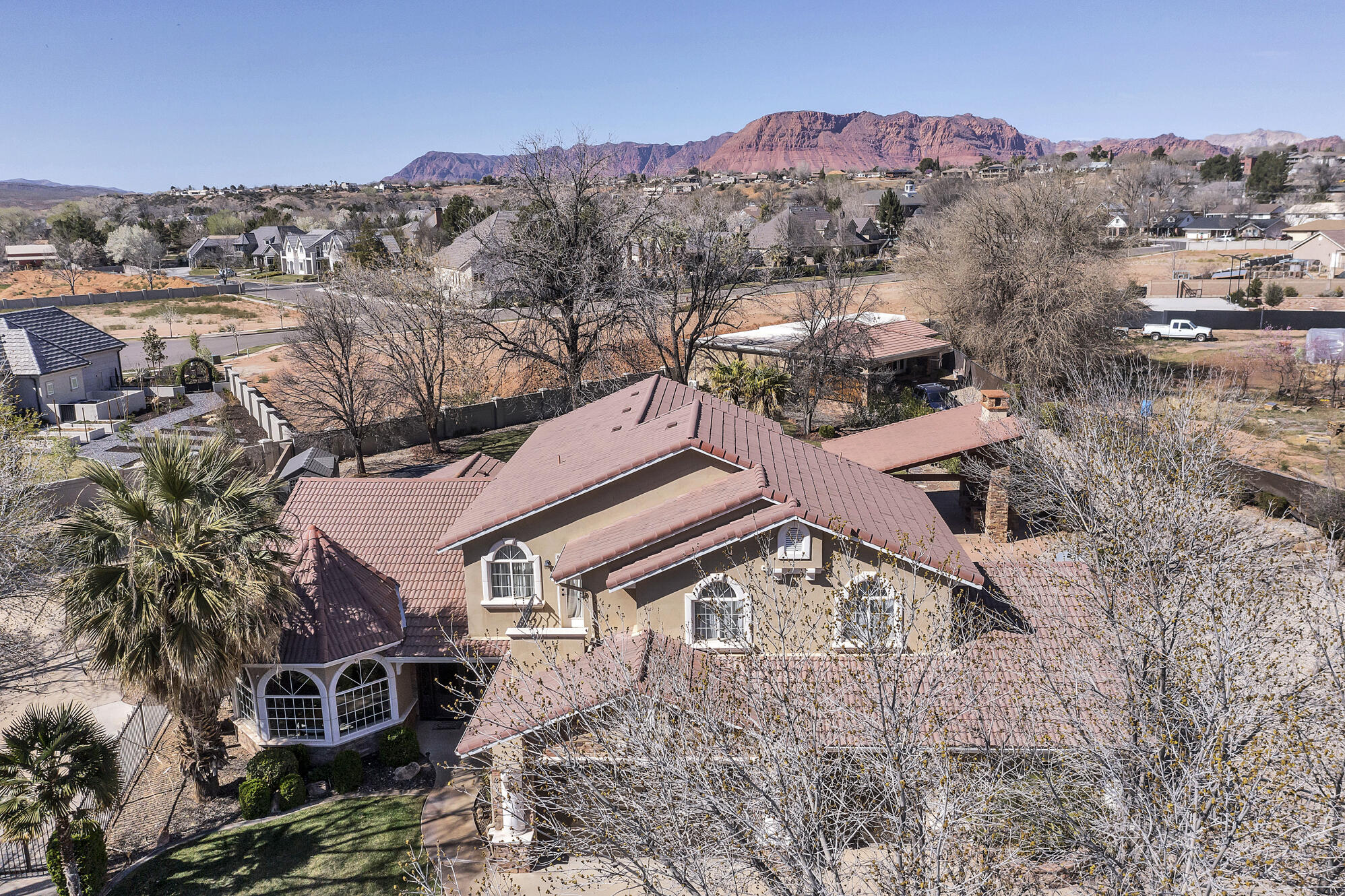 RIVER FRONT ESTATES - Residential