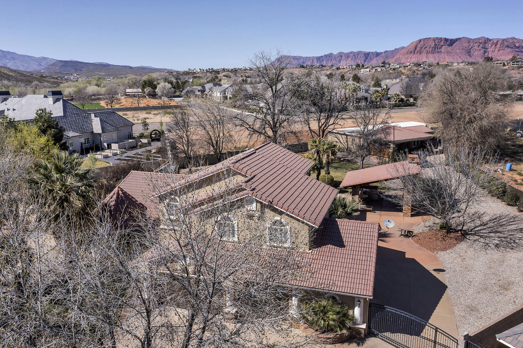 RIVER FRONT ESTATES - Residential