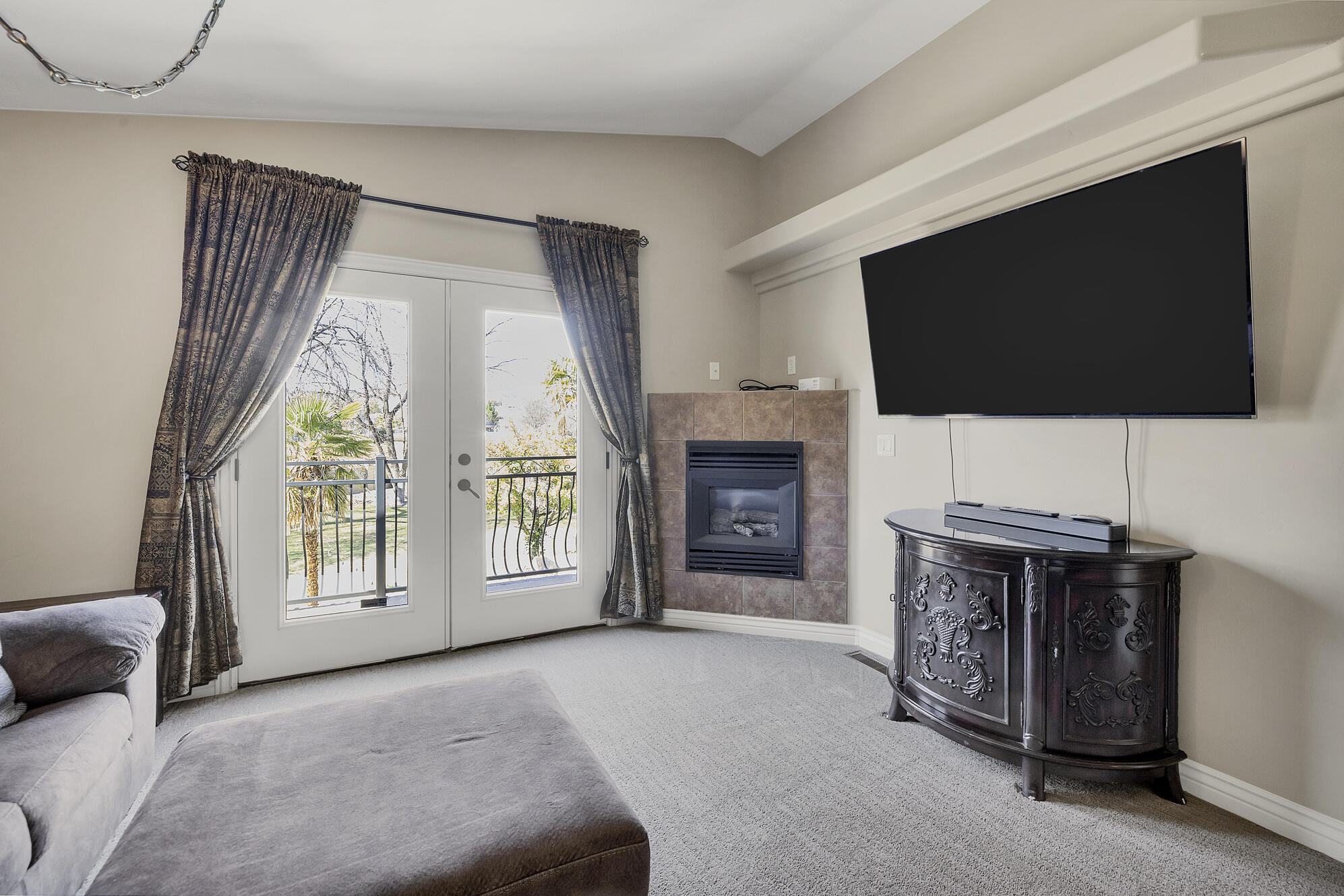 RIVER FRONT ESTATES - Residential