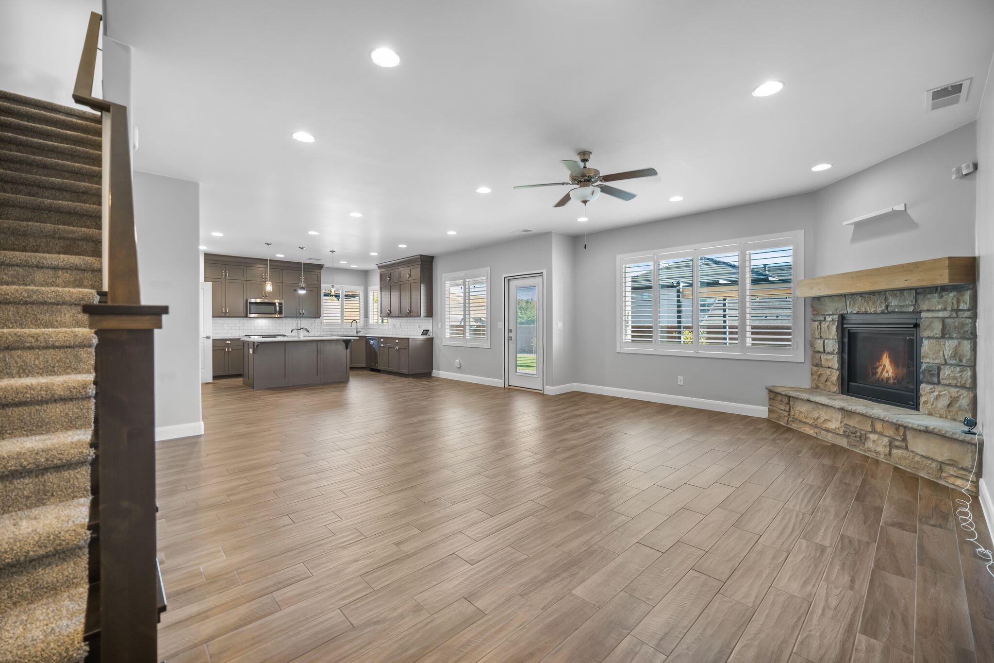 DESERT HEIGHTS - Residential