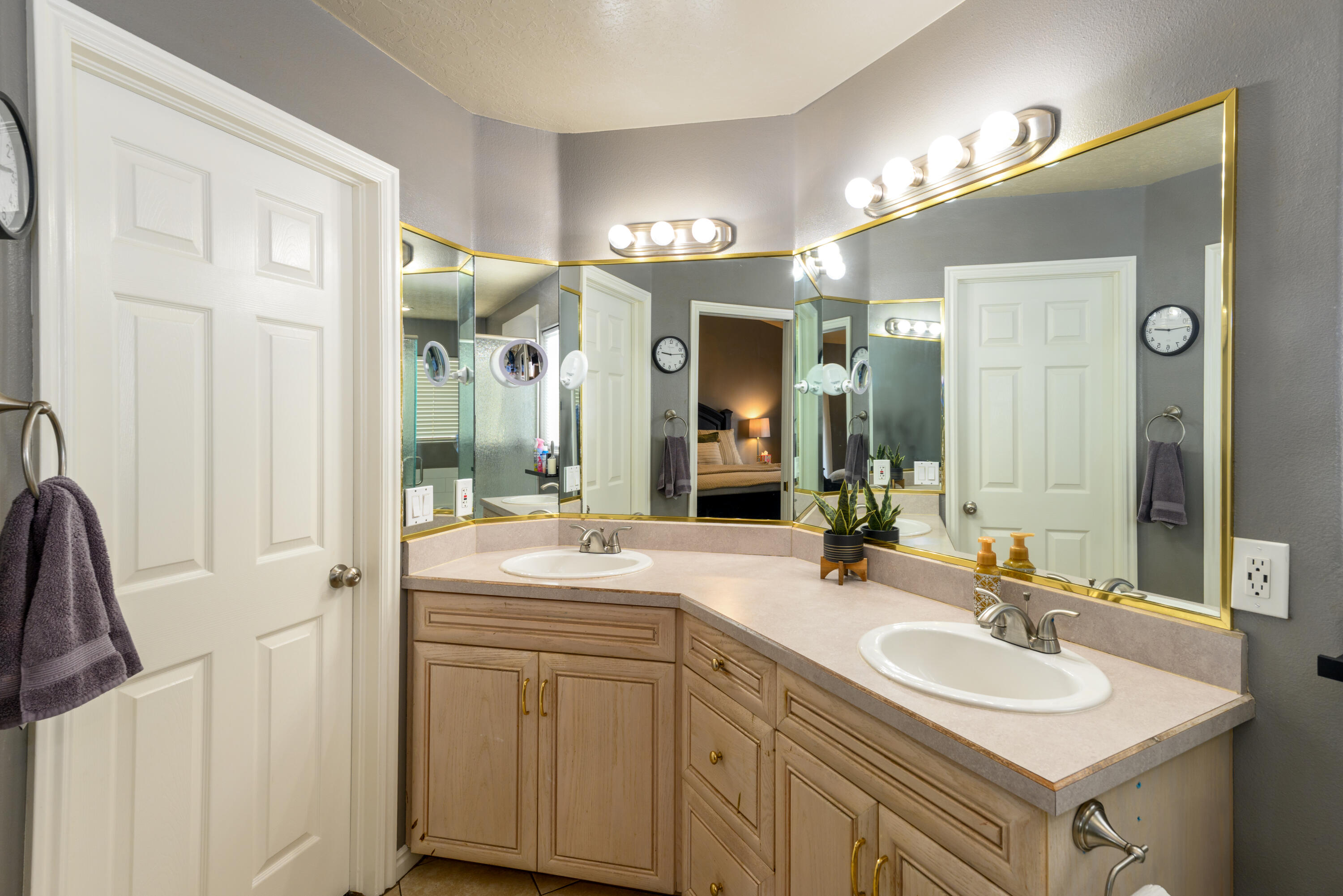 BLOOMINGTON HILLS - Residential