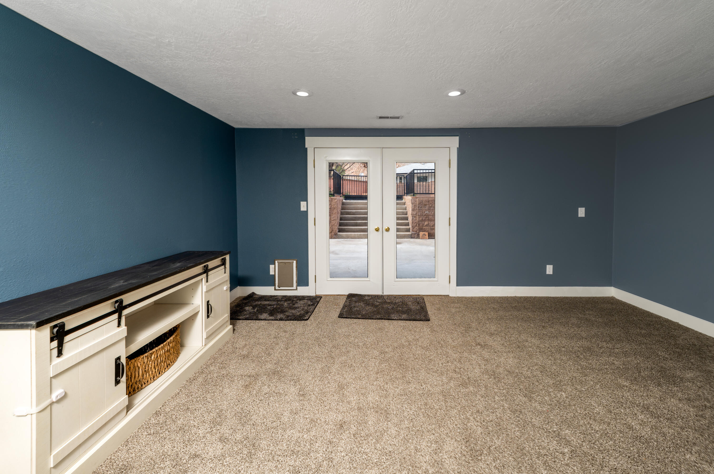 BLOOMINGTON HILLS - Residential