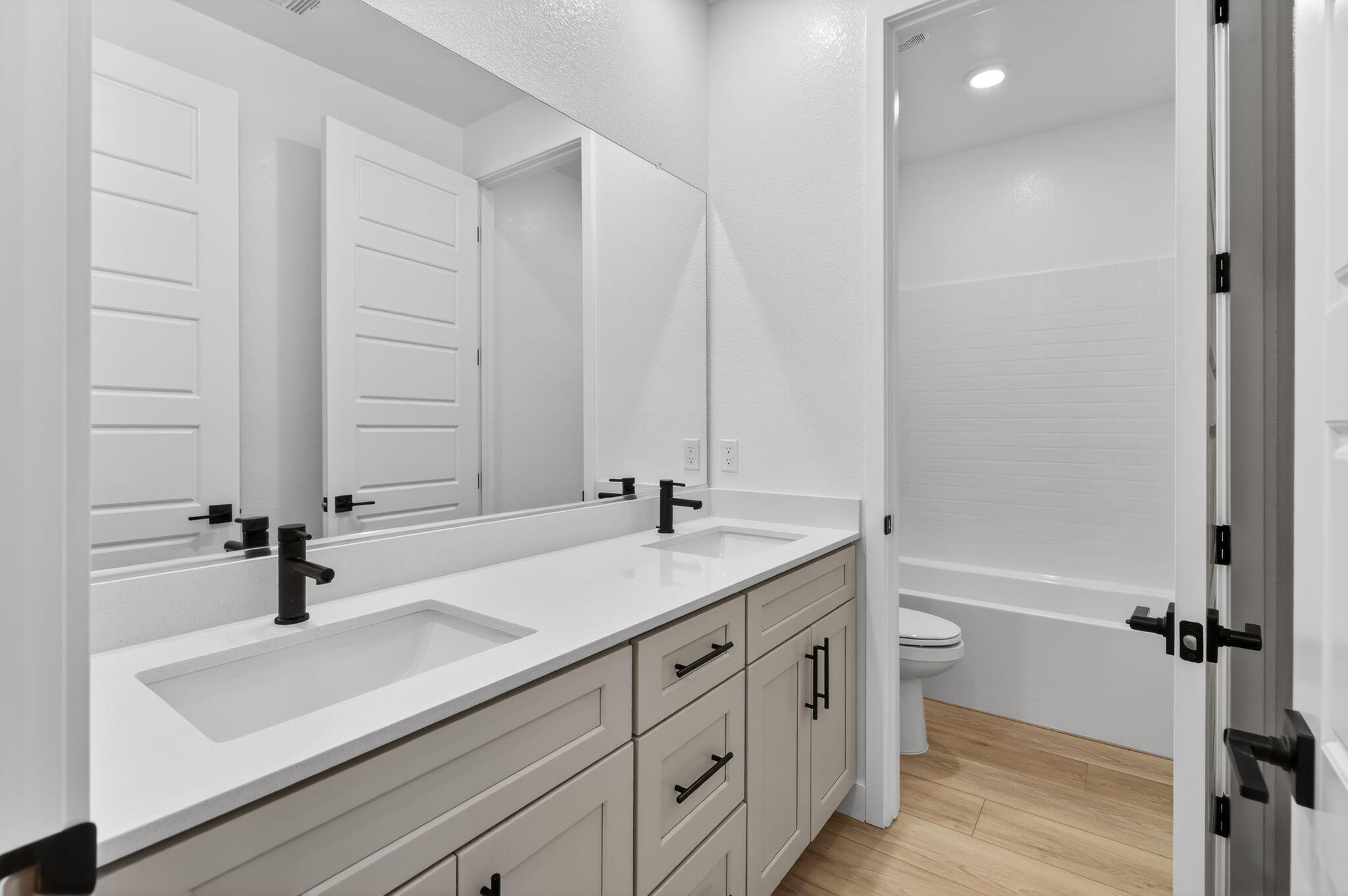 CECITA CREST AT DIVARIO - Residential