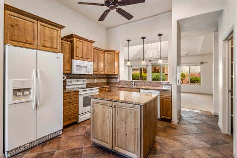 Tiny photo for 2166 W 1010 N, Saint George, UT 84770 (MLS # 26-274035)