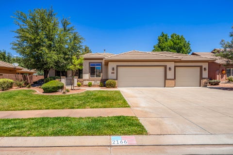 Photo of 2166 W 1010 N, Saint George, UT 84770 (MLS # 26-274035)