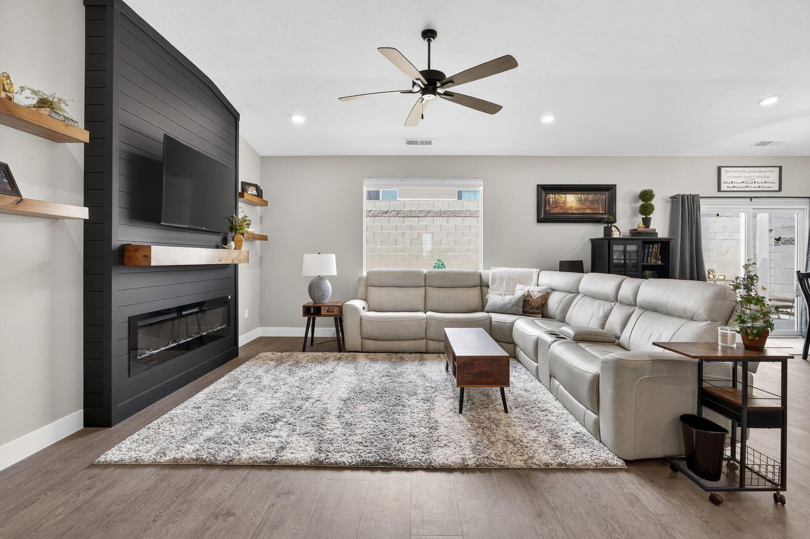 PEREGRINE POINTE WEST - Residential