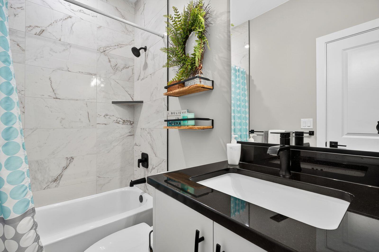 PEREGRINE POINTE WEST - Residential